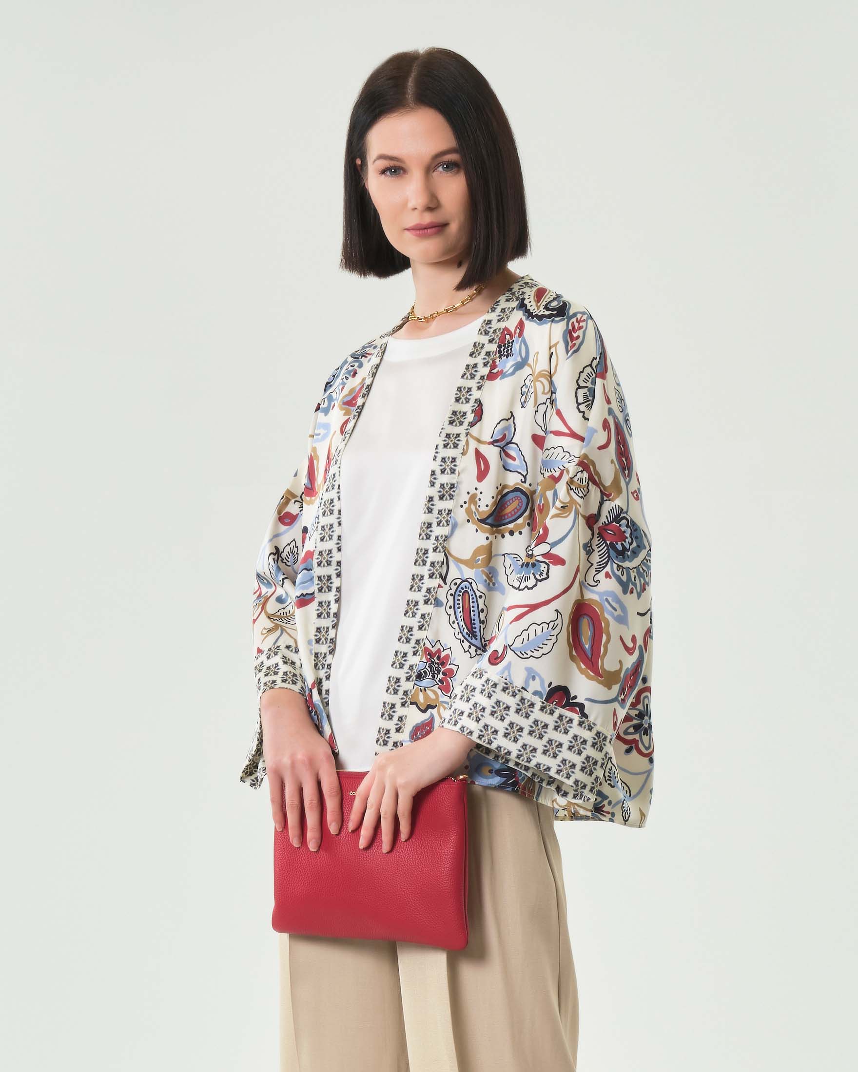 Blusa maniche corte bianca in tessuto stretch con scollo stondato