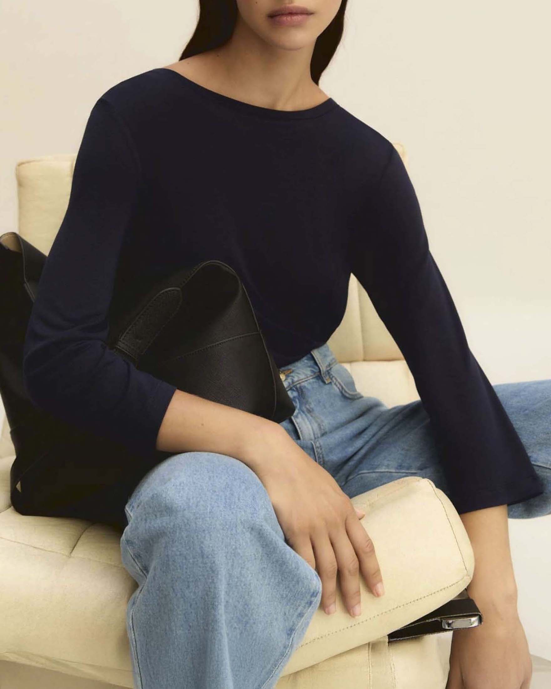 T-shirt girocollo blu con maniche a tre quarti in jersey di viscosa stretch