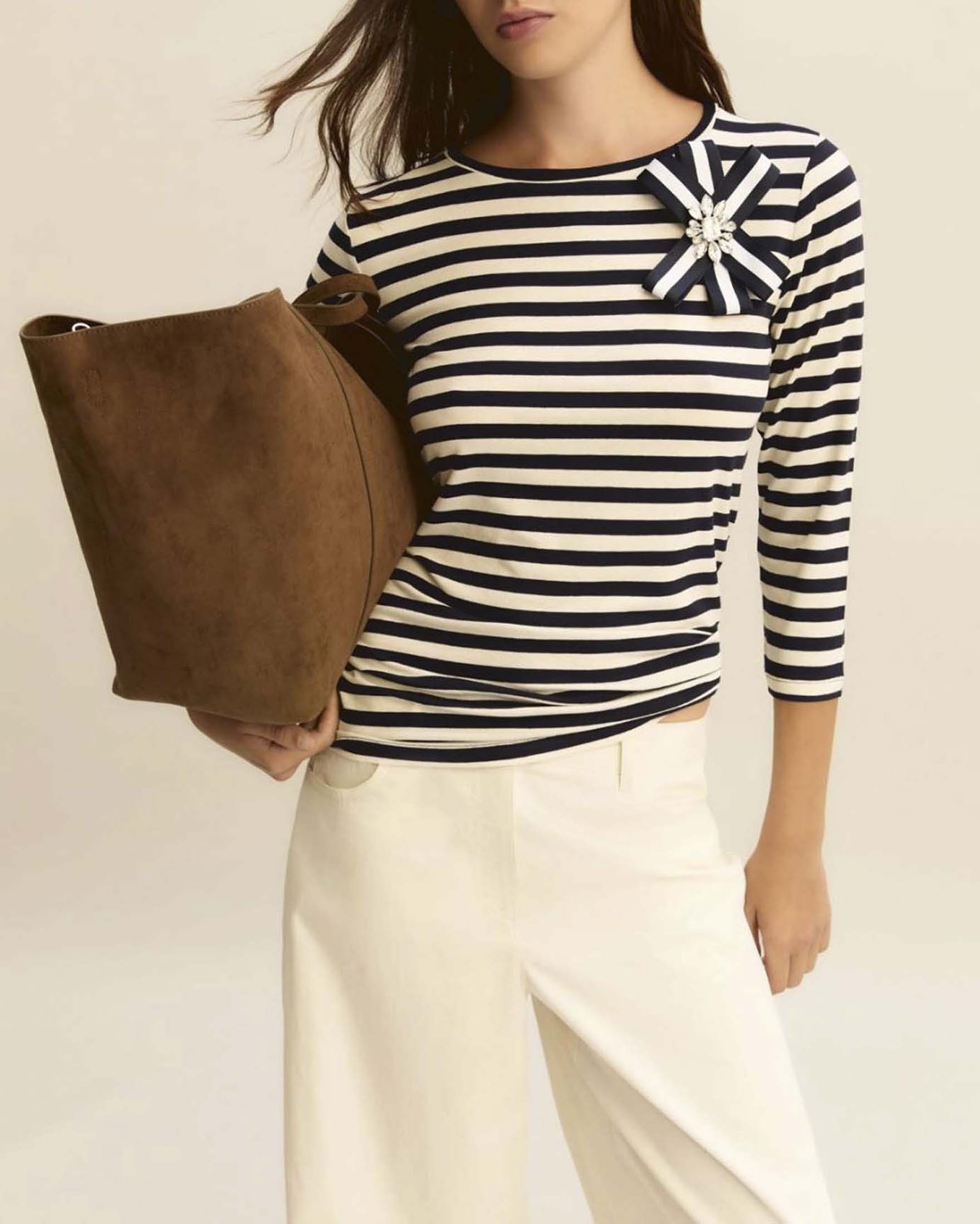 T-shirt girocollo a righe blu e bianche con maniche a tre quarti in jersey di viscosa stretch