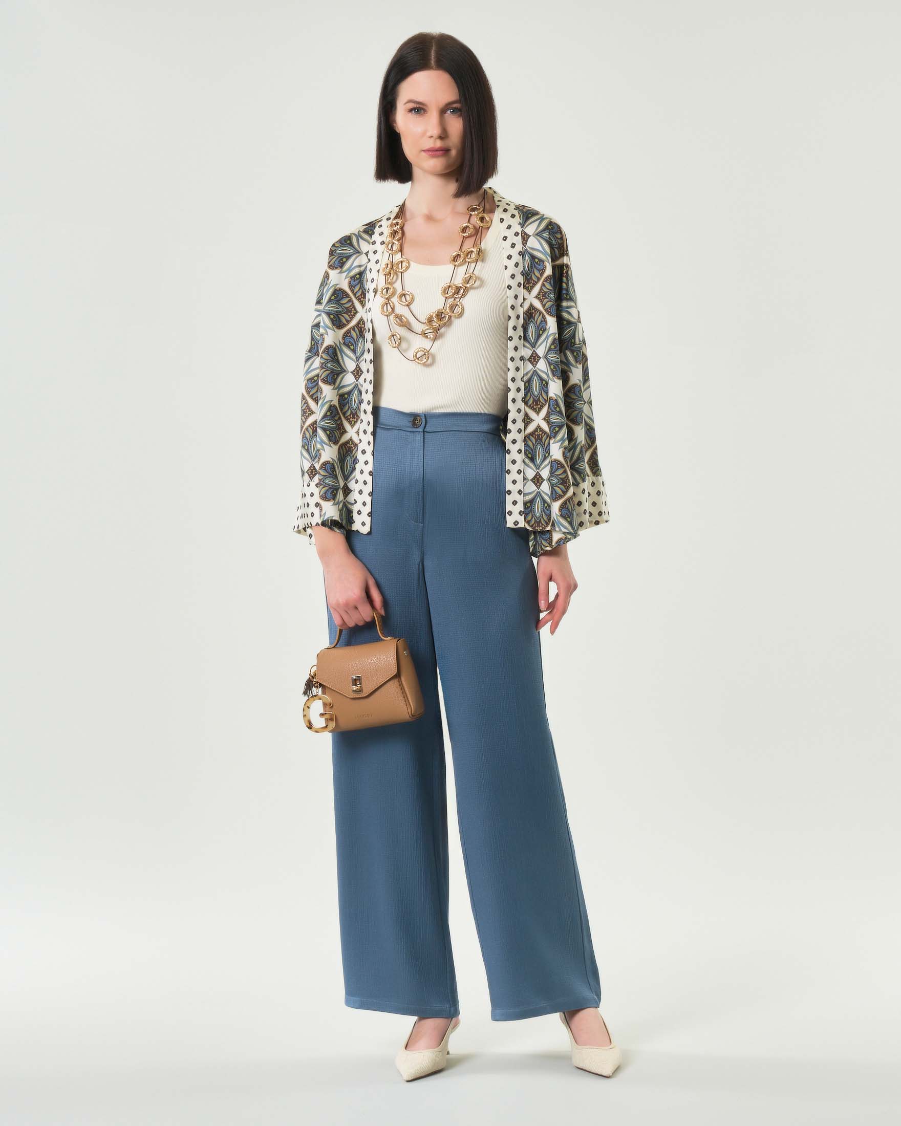 Pantalone morbido color avio in crĂŞpon di misto viscosa con arricciatura sul retro