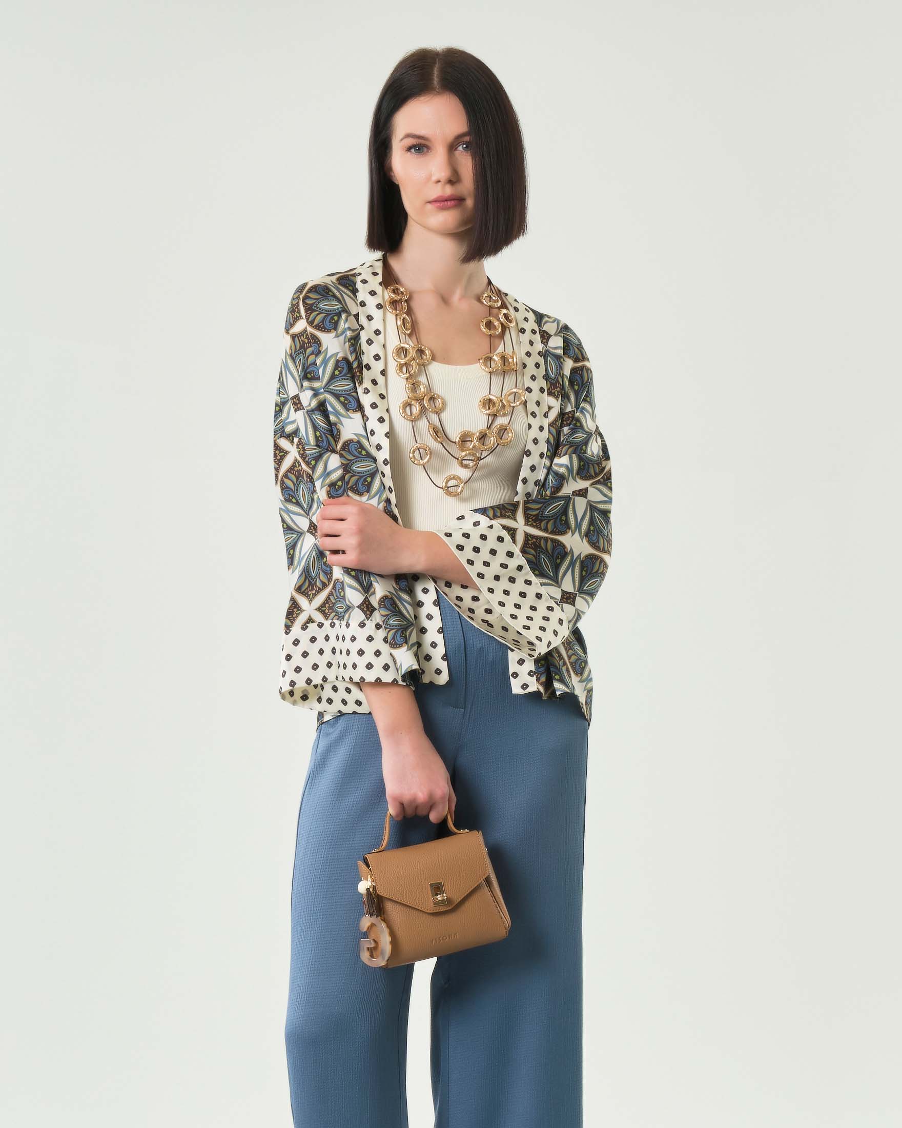 Kimono corto bianco in twill stampato con fantasia a contrasto e maniche a tre quarti