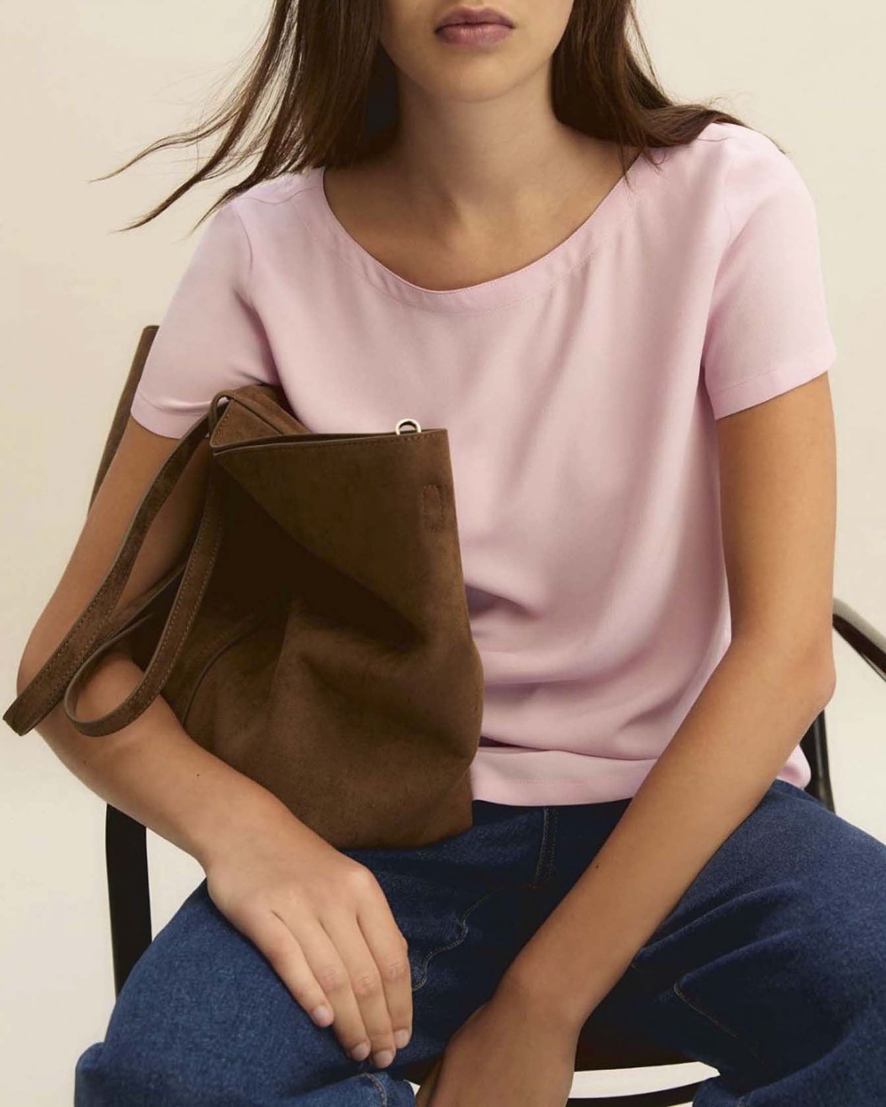 Blusa rosa a maniche corte in crêpe de Chine di misto seta
