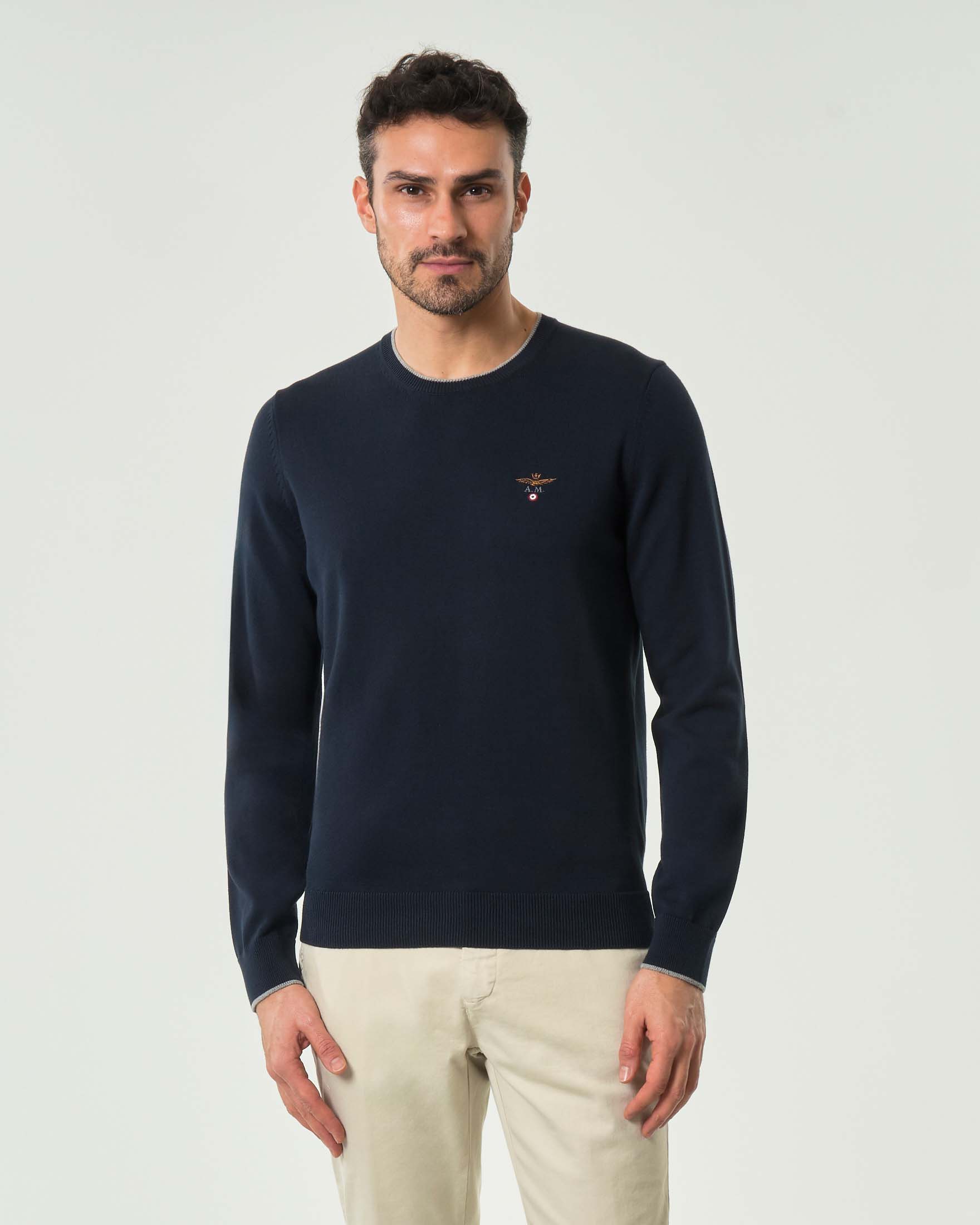 Maglia girocollo Aeronautica Militare blu in puro cotone con bordino e logo aquila turrita ricamato al petto