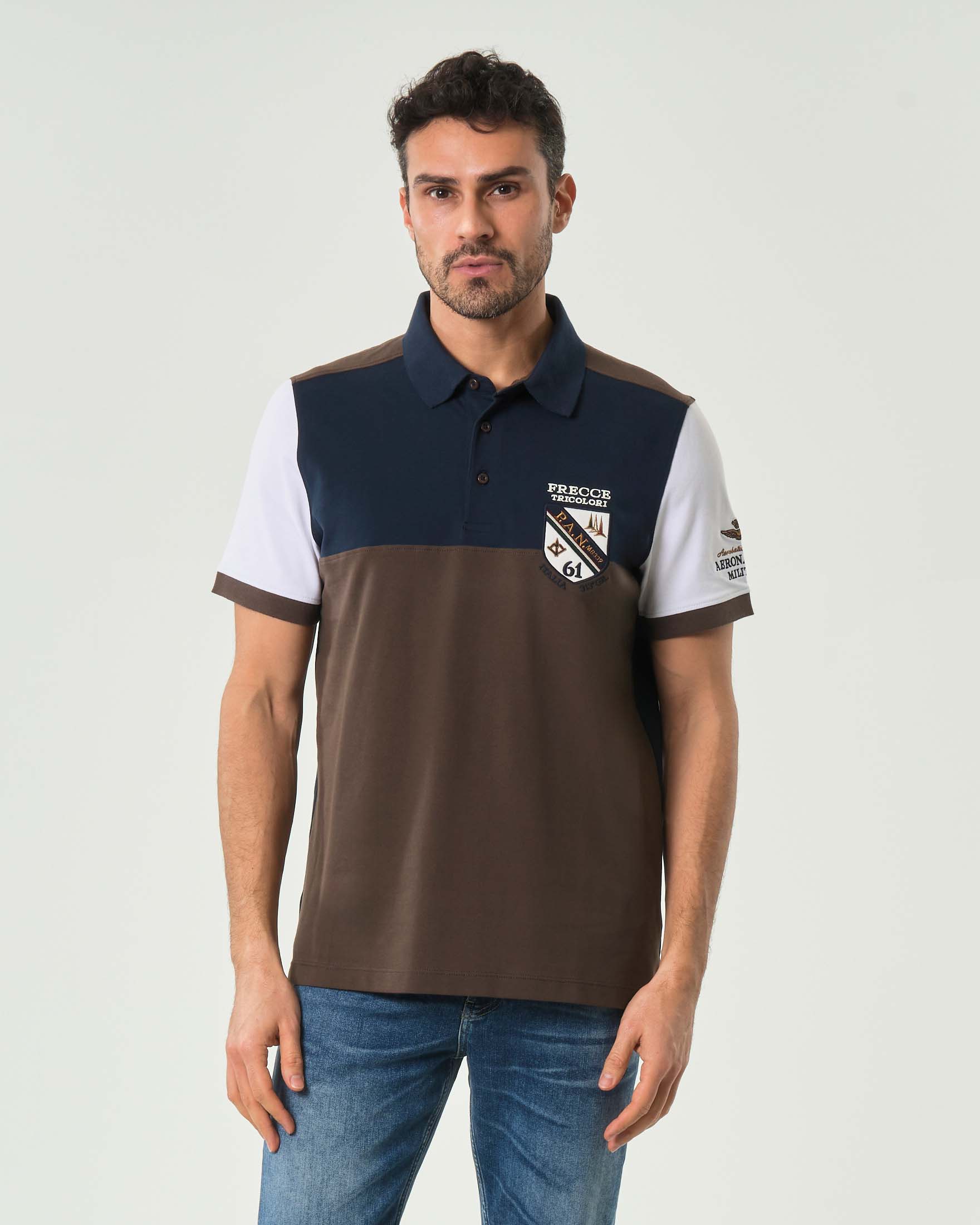 Polo mezza manica Aeronautica Militare color block con scudetto Frecce Tricolori e bordino marrone sulle maniche