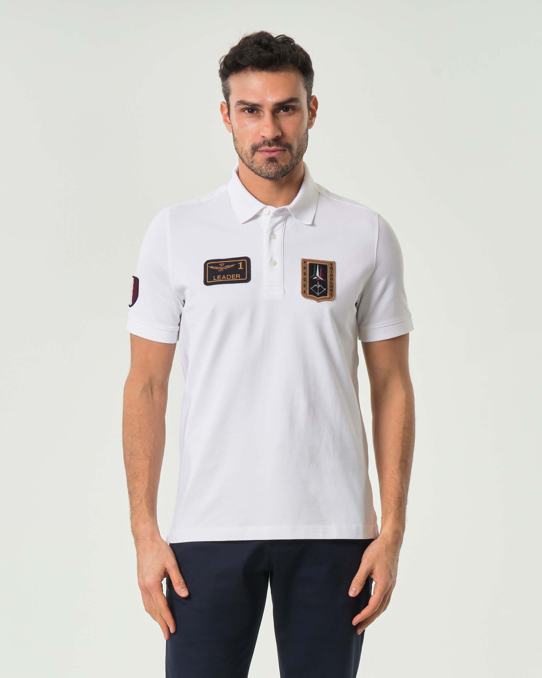 Polo bianca in piqué di cotone stretch con patch Frecce Tricolori e scudetto
