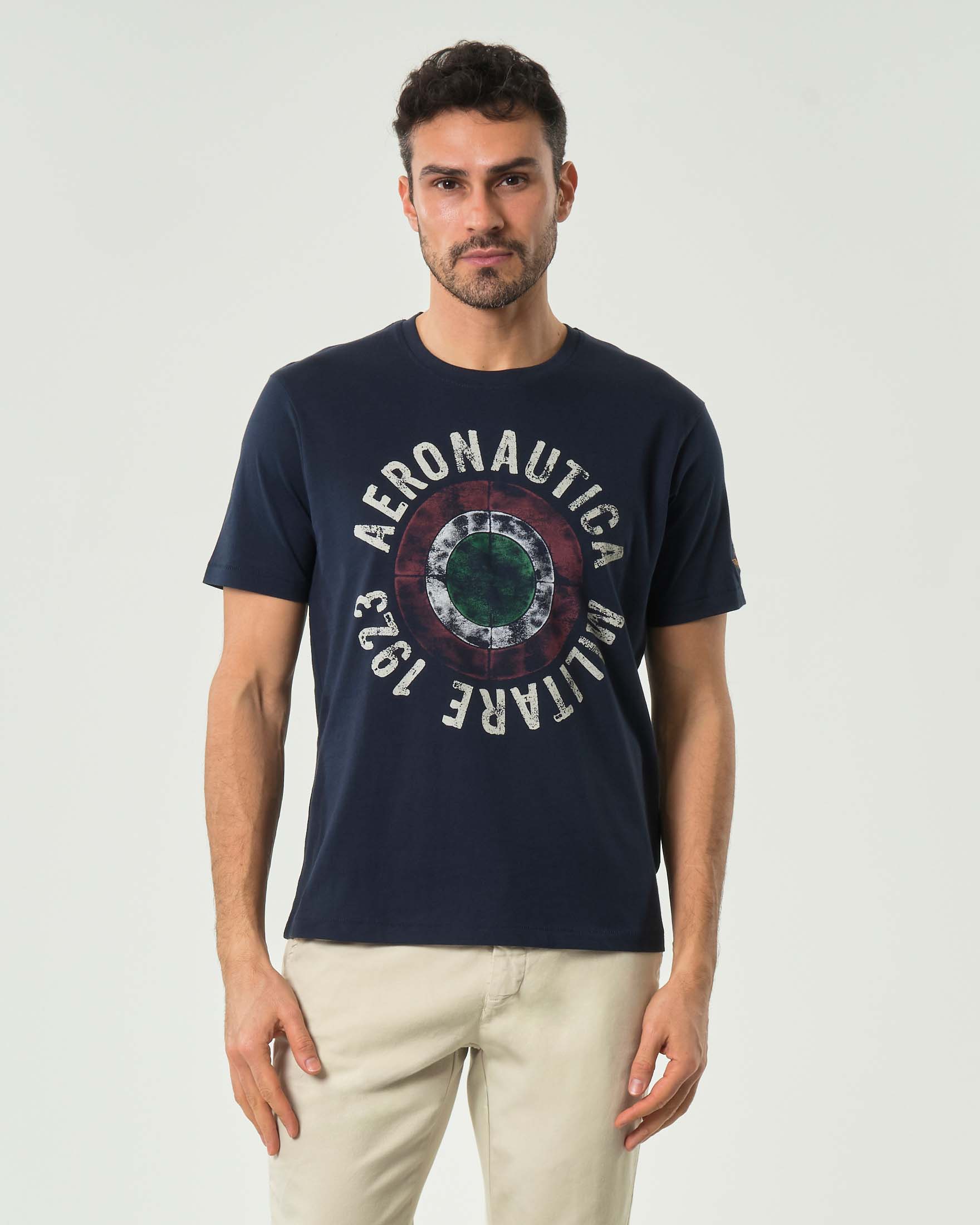 T-shirt blu mezza manica con maxi stampa coccarda e scritta logo