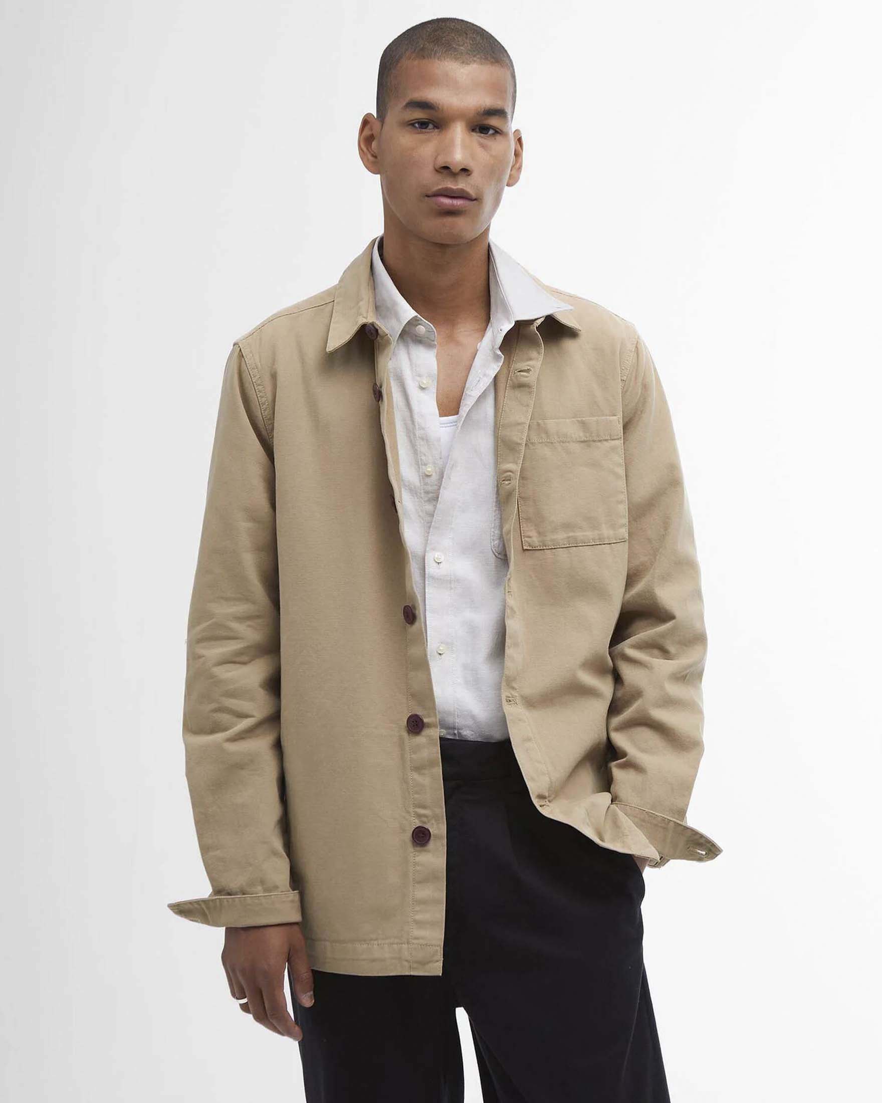 Overshirt Barbour color sabbia in puro cotone con taschino al petto image