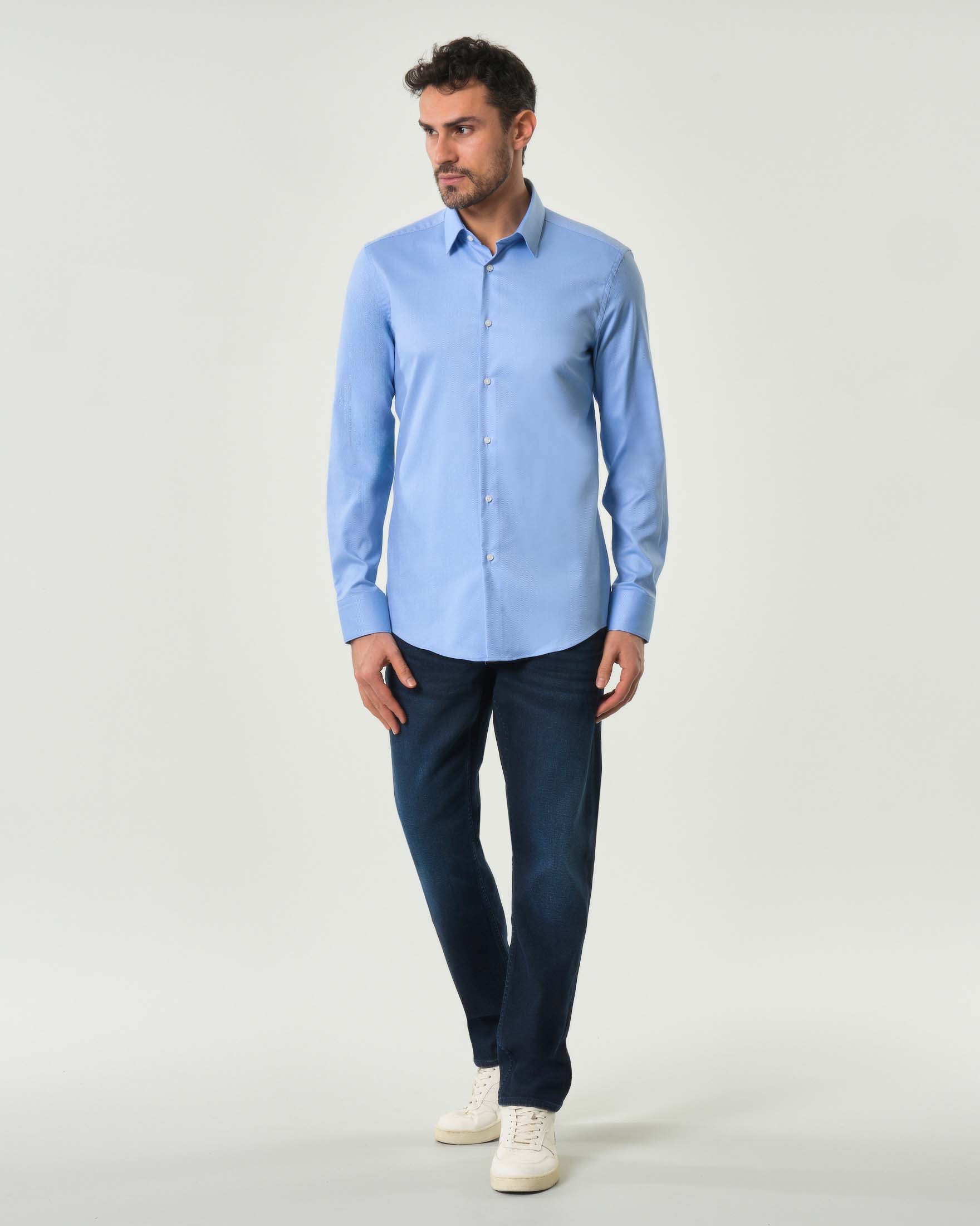 Camicia celeste Hank slim fit in cotone stretch armaturato con colletto Kent image
