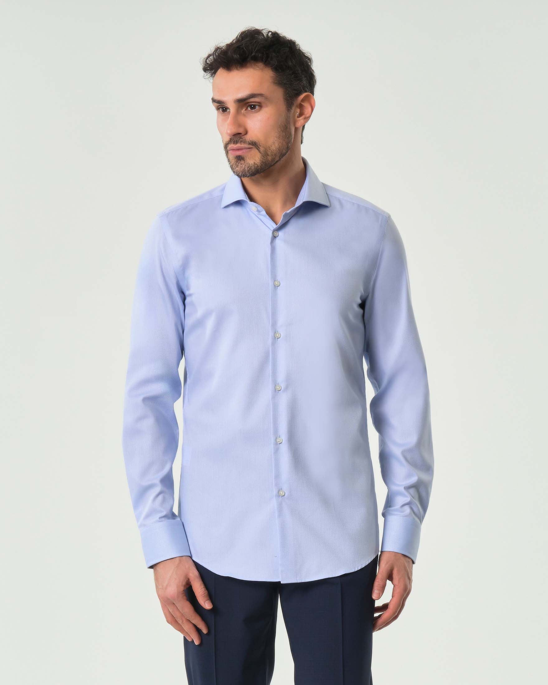 Camicia Boss azzurra Spread in tessuto micro armatura di cotone con colletto aperto alla francese