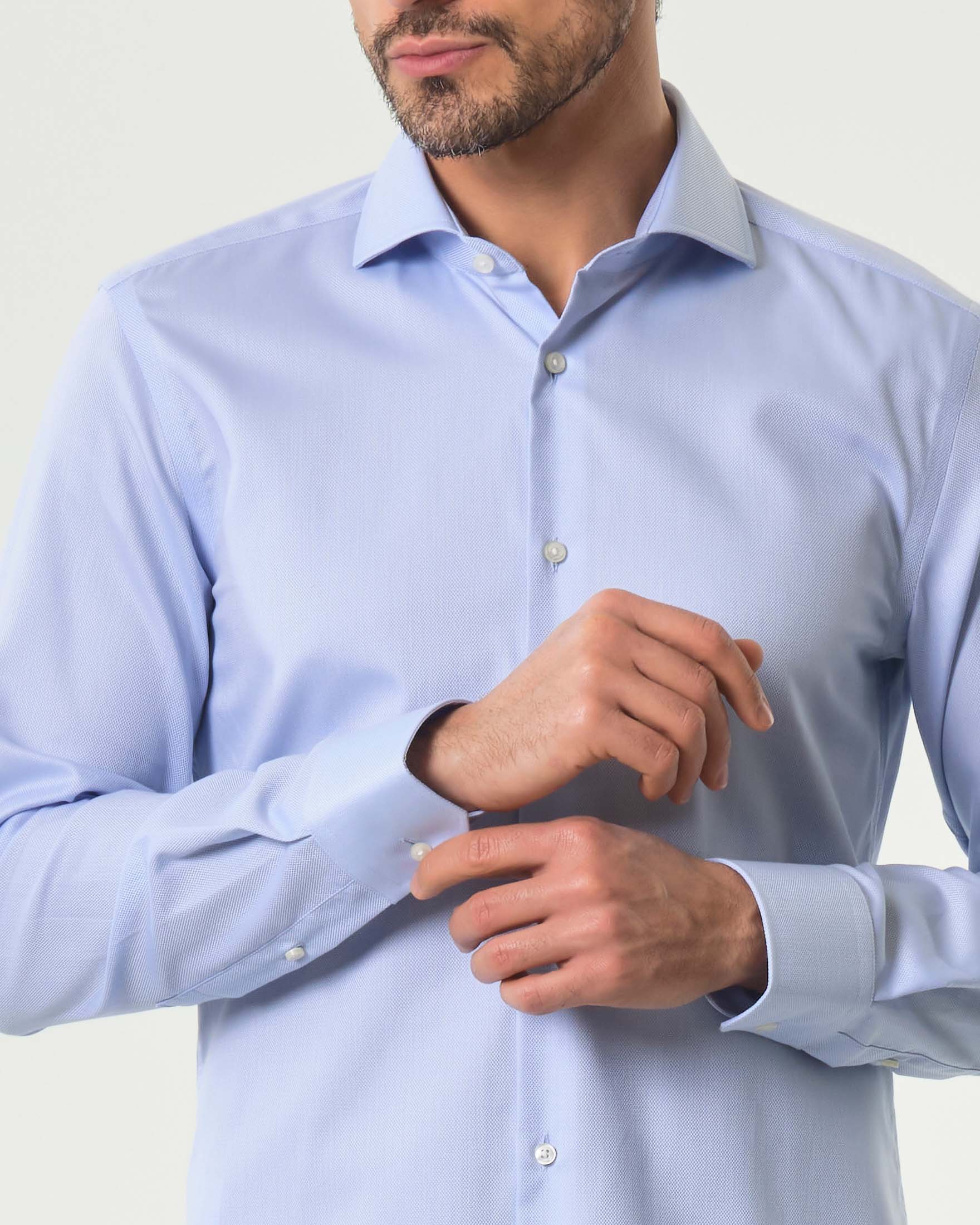 Camicia Boss azzurra Spread in tessuto micro armatura di cotone con colletto aperto alla francese