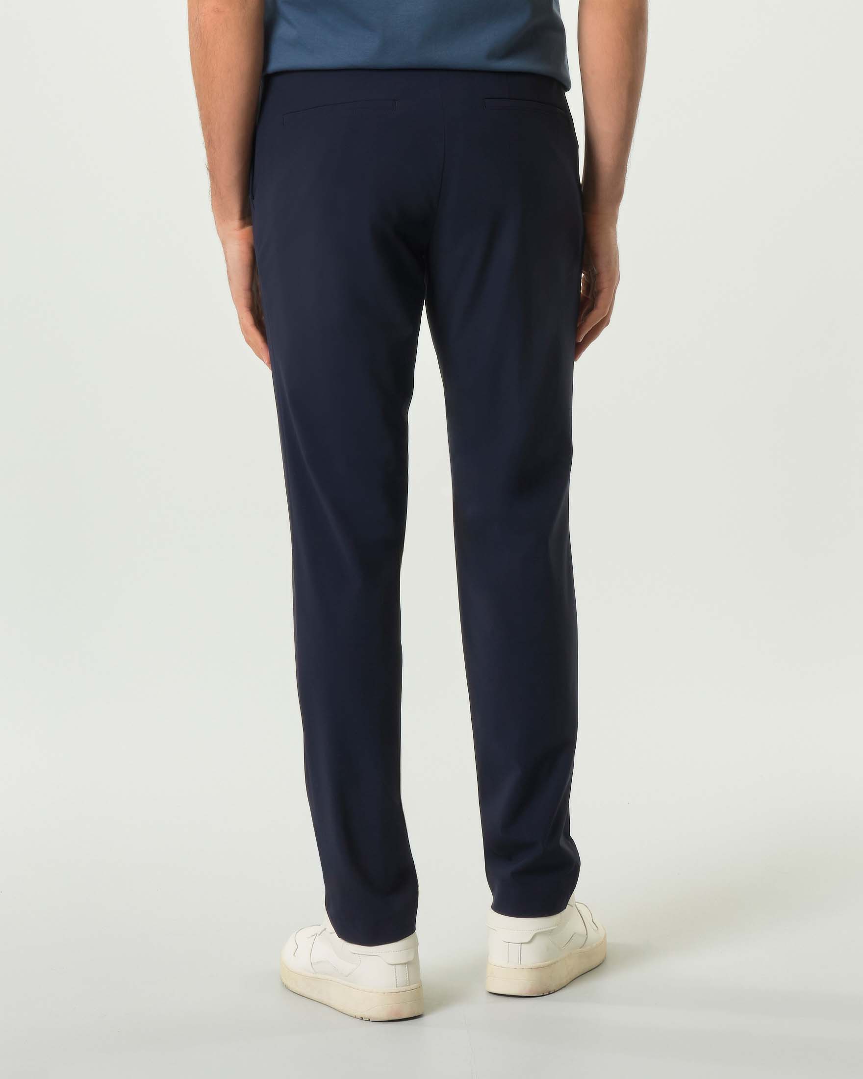 Pantalone chino Boss Genius blu in tessuto tecnico stretch