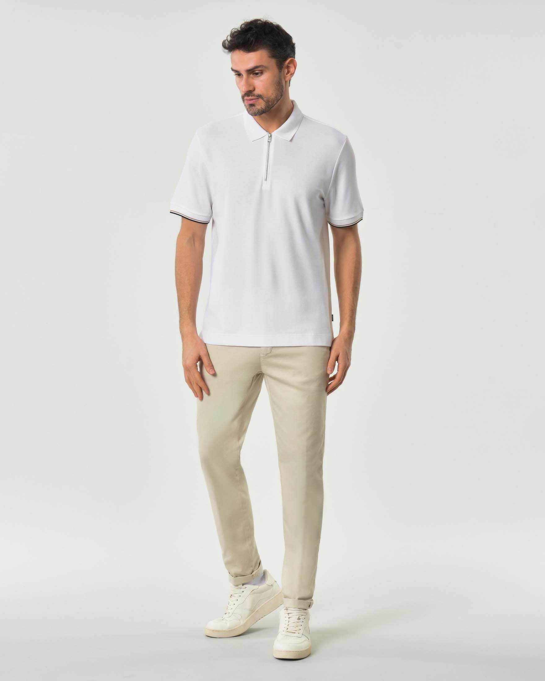 Polo mezza manica Boss bianca in puro cotone con apertura zip e bordino sulle maniche image