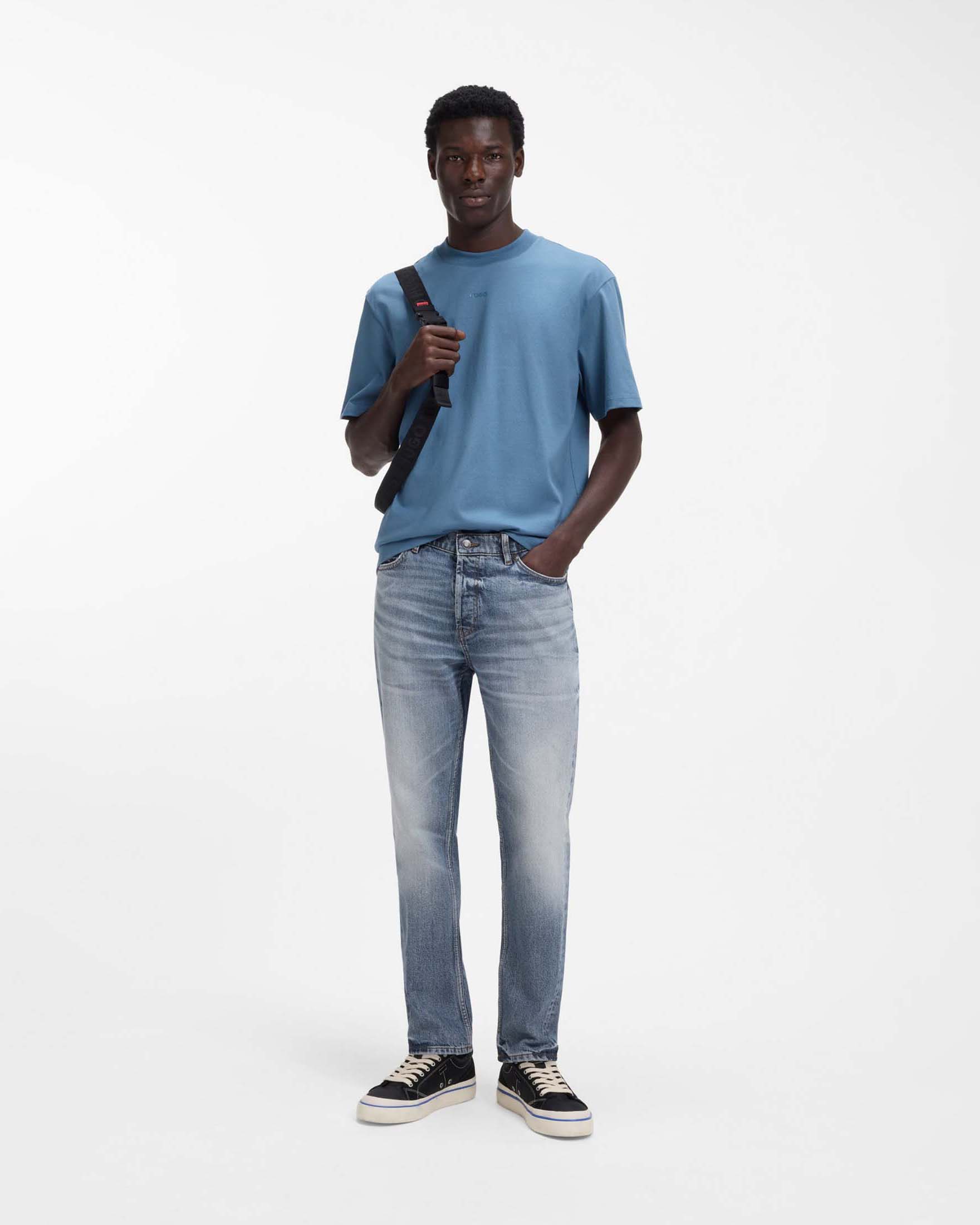 Jeans Hugo light wash in cotone elasticizzato taglio tapered