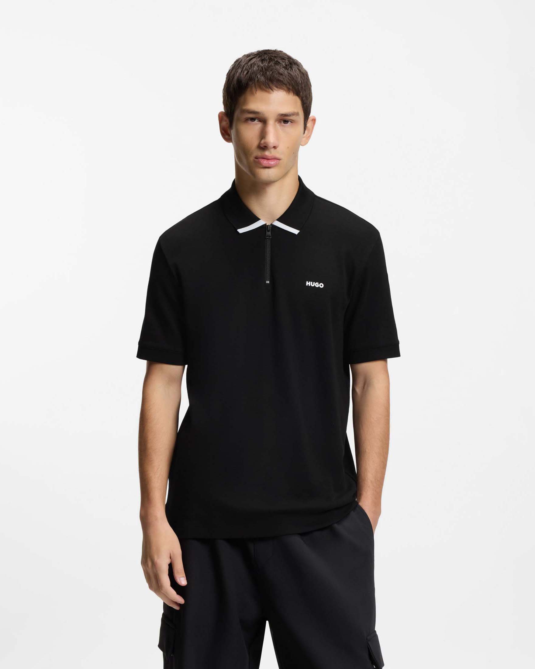 Polo Hugo nera in cotone con zip e logo stampato sul petto