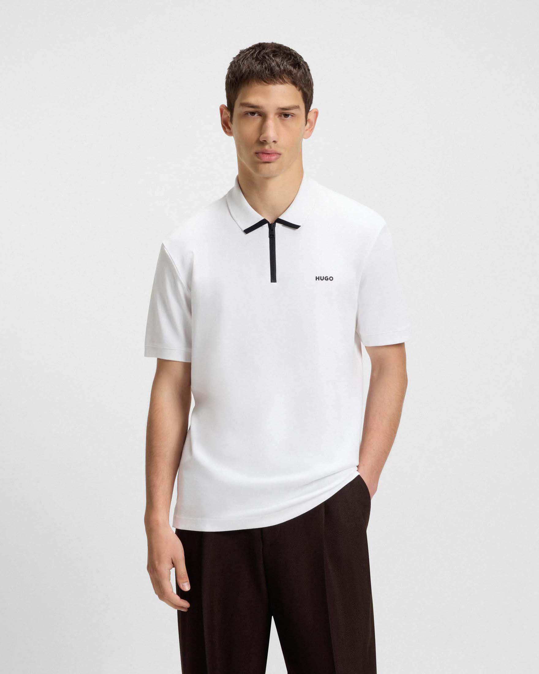 Polo Hugo bianca in cotone con zip e logo stampato sul petto