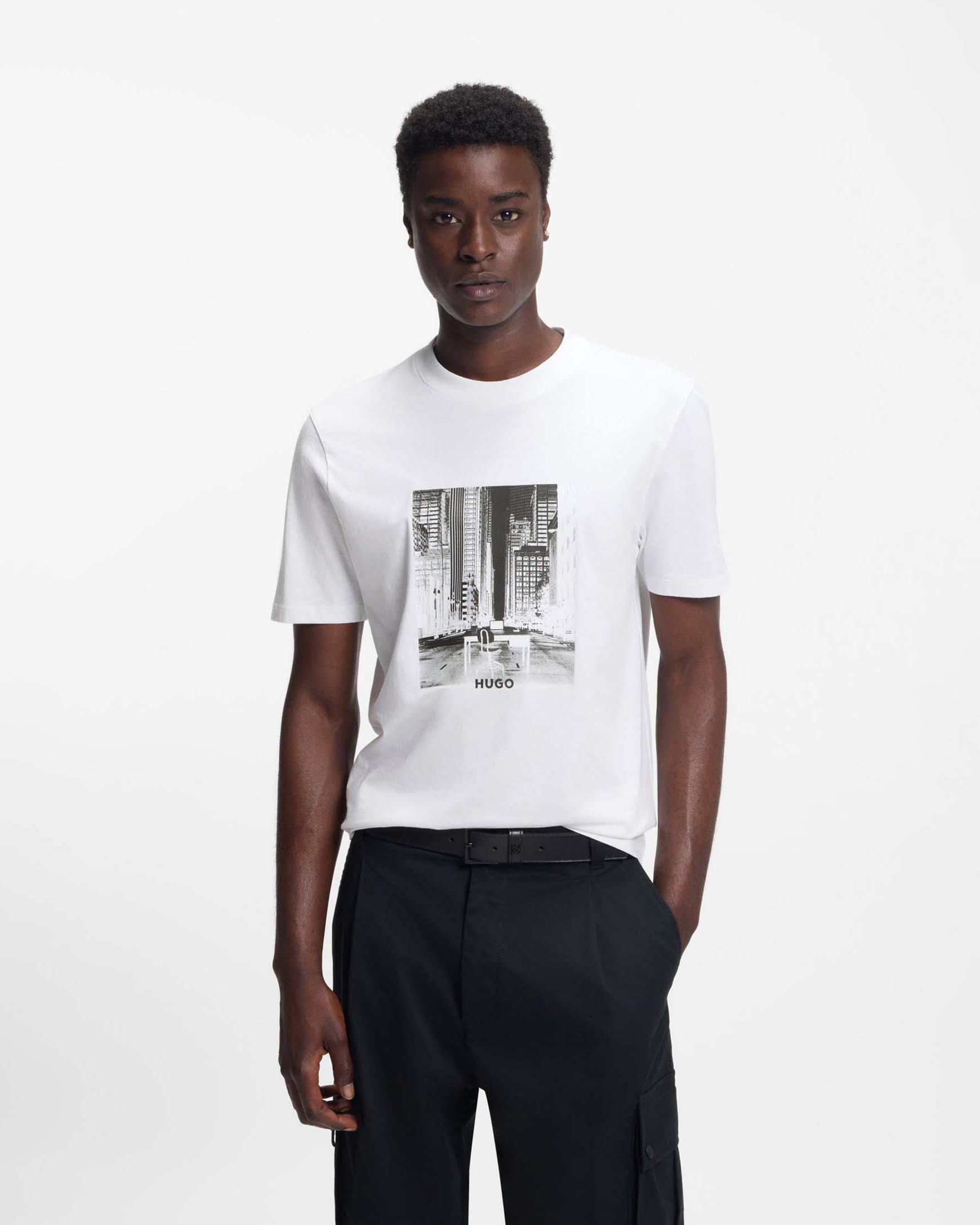 T-shirt Hugo bianca in cotone con stampa grafica frontale