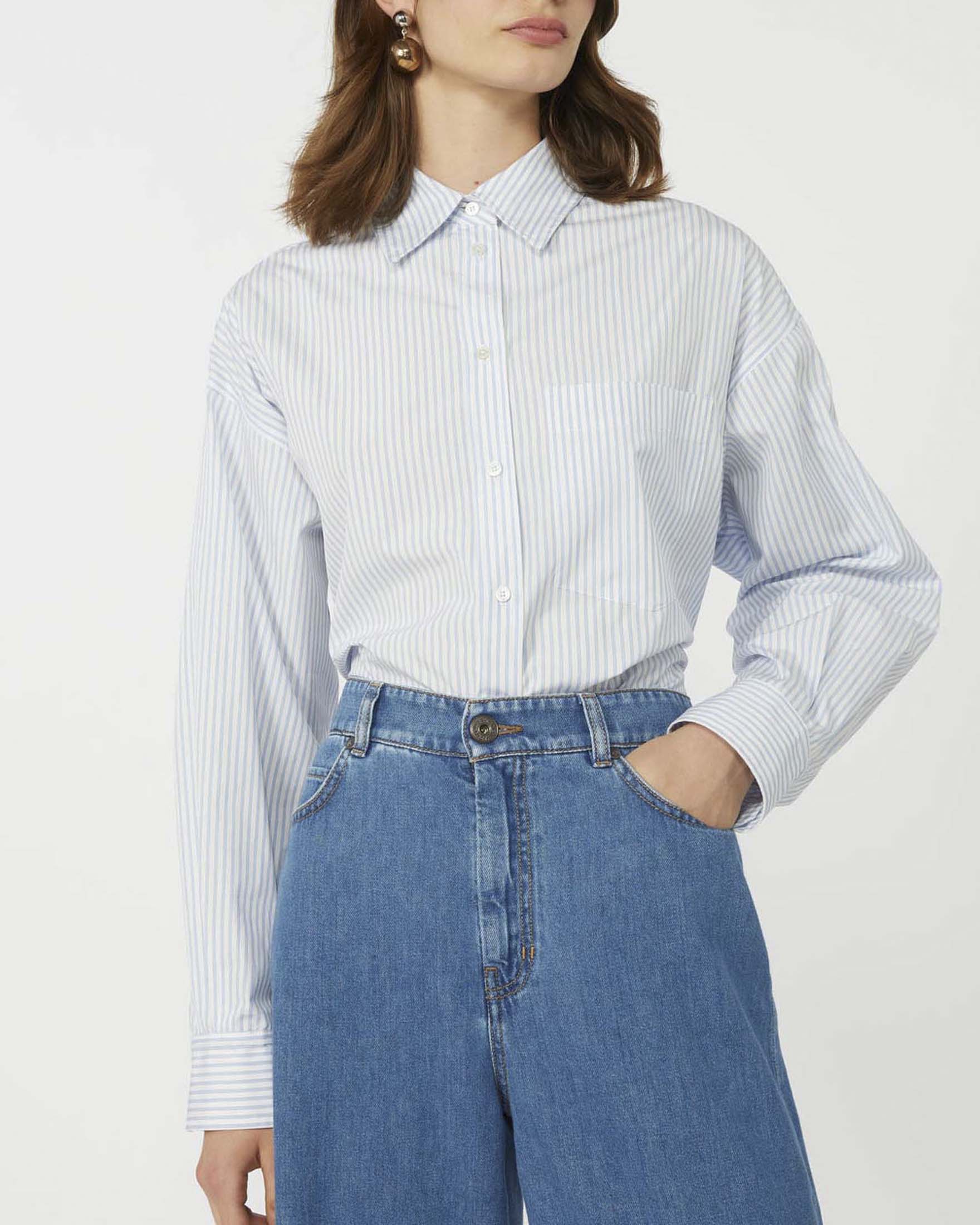 Camicia cropped a righe bianche e azzurre Weekend in popeline di cotone con taschino applicato sul petto