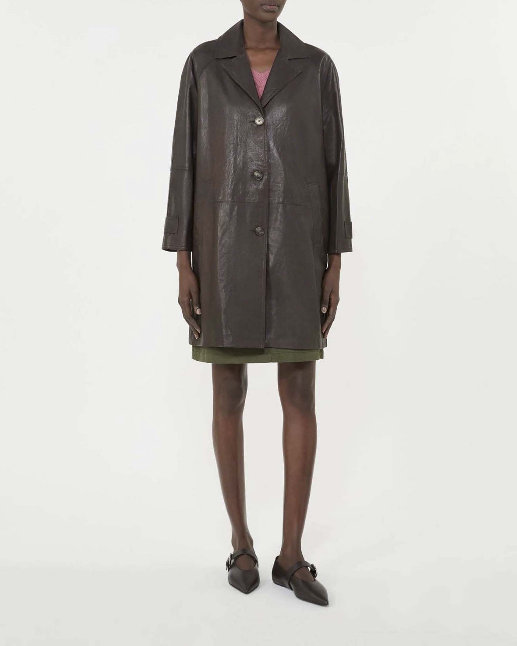 Soprabito in pelle testa di moro Weekend Max Mara con collo a rever e chiusura a bottoni image