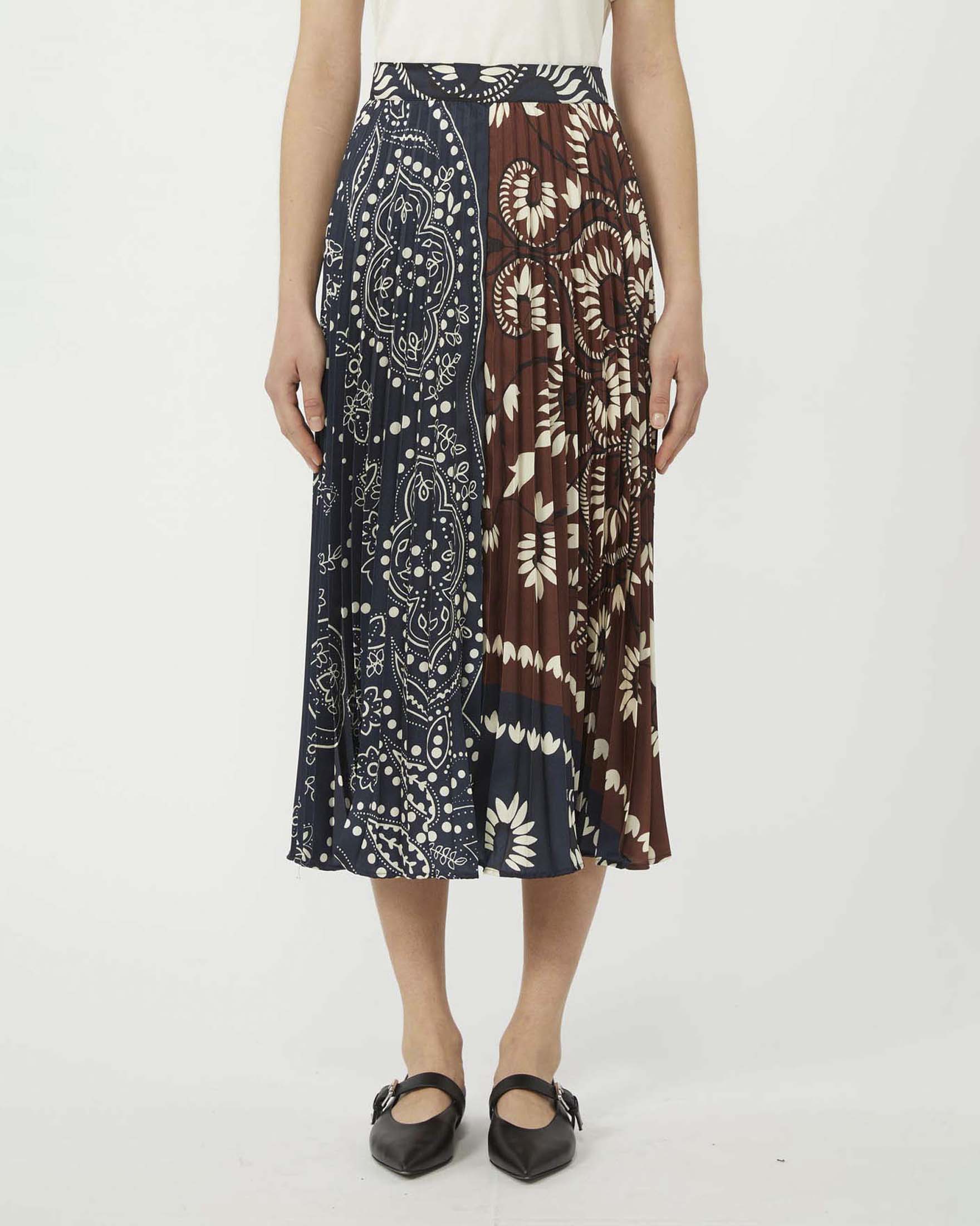 Gonna midi blu e coccio Weekend Max Mara plissé con motivo bandana stampato all over image