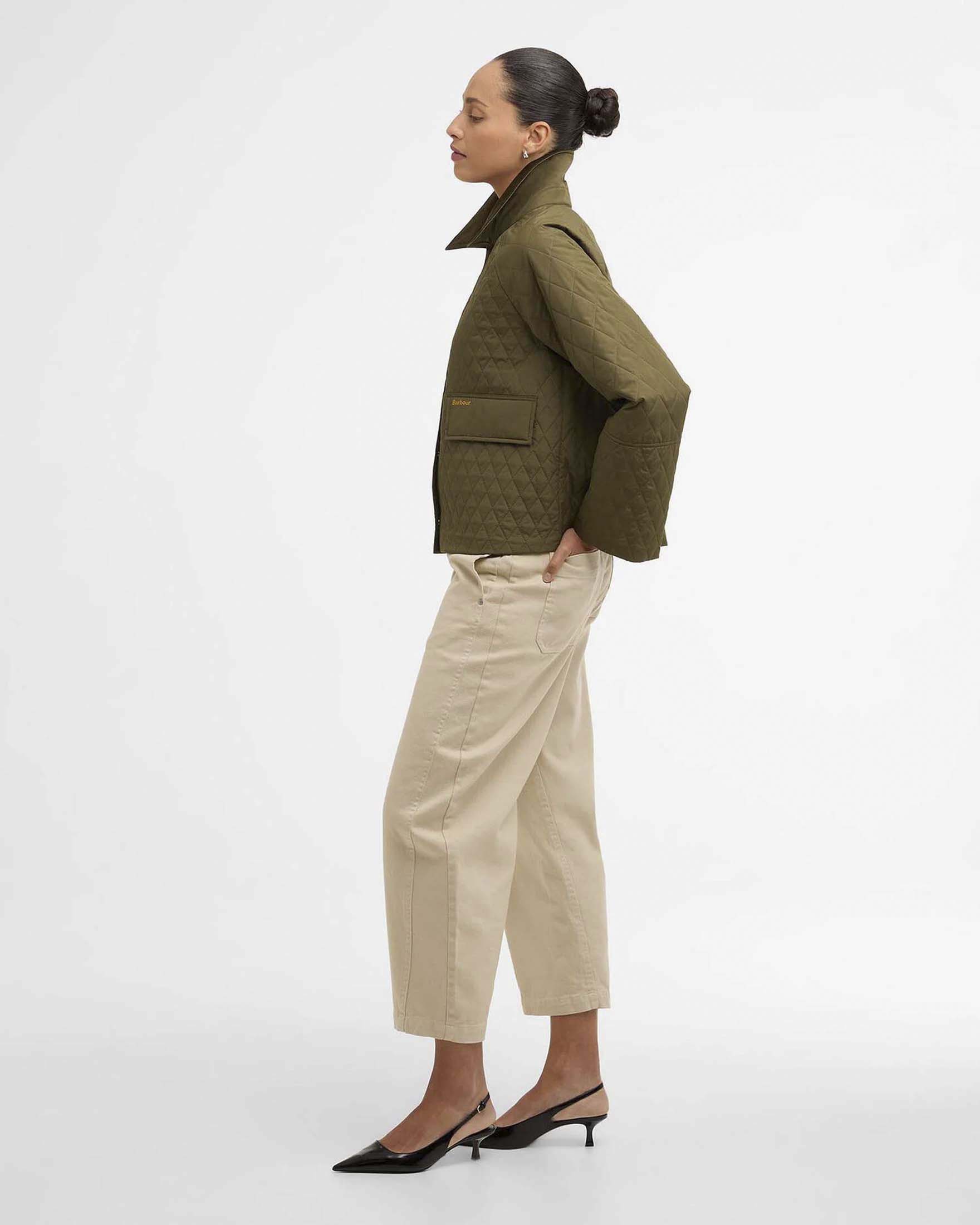 Giacca trapuntata Barbour Kirby verde con tasche con pattina e colletto a coste