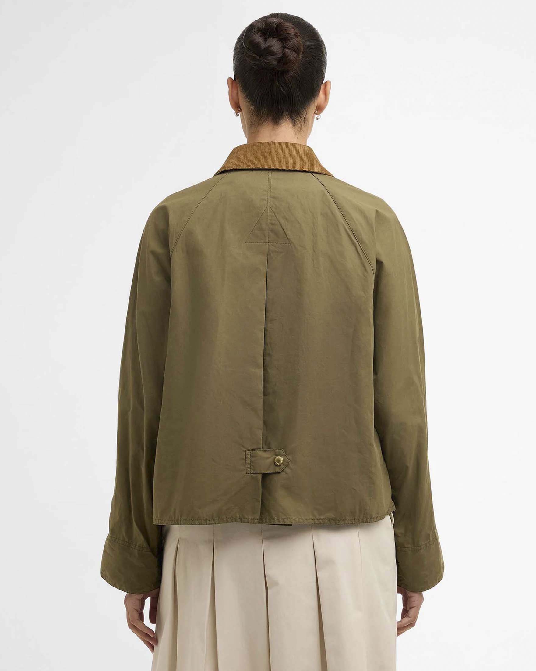 Giacca casual Barbour Catlin verde militare con chiusura a zip e colletto a costine image