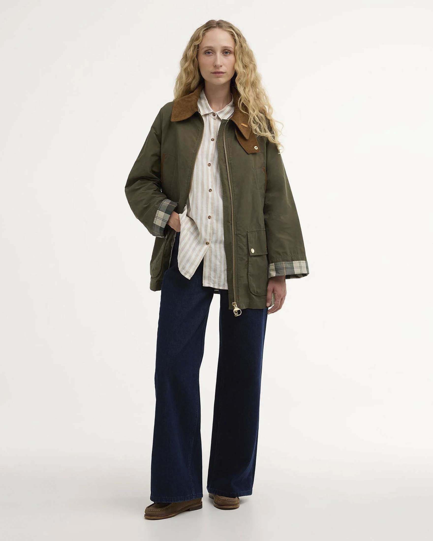 Giacca antipioggia Barbour Bedale verde oliva con tasche scaldamani e finiture a coste