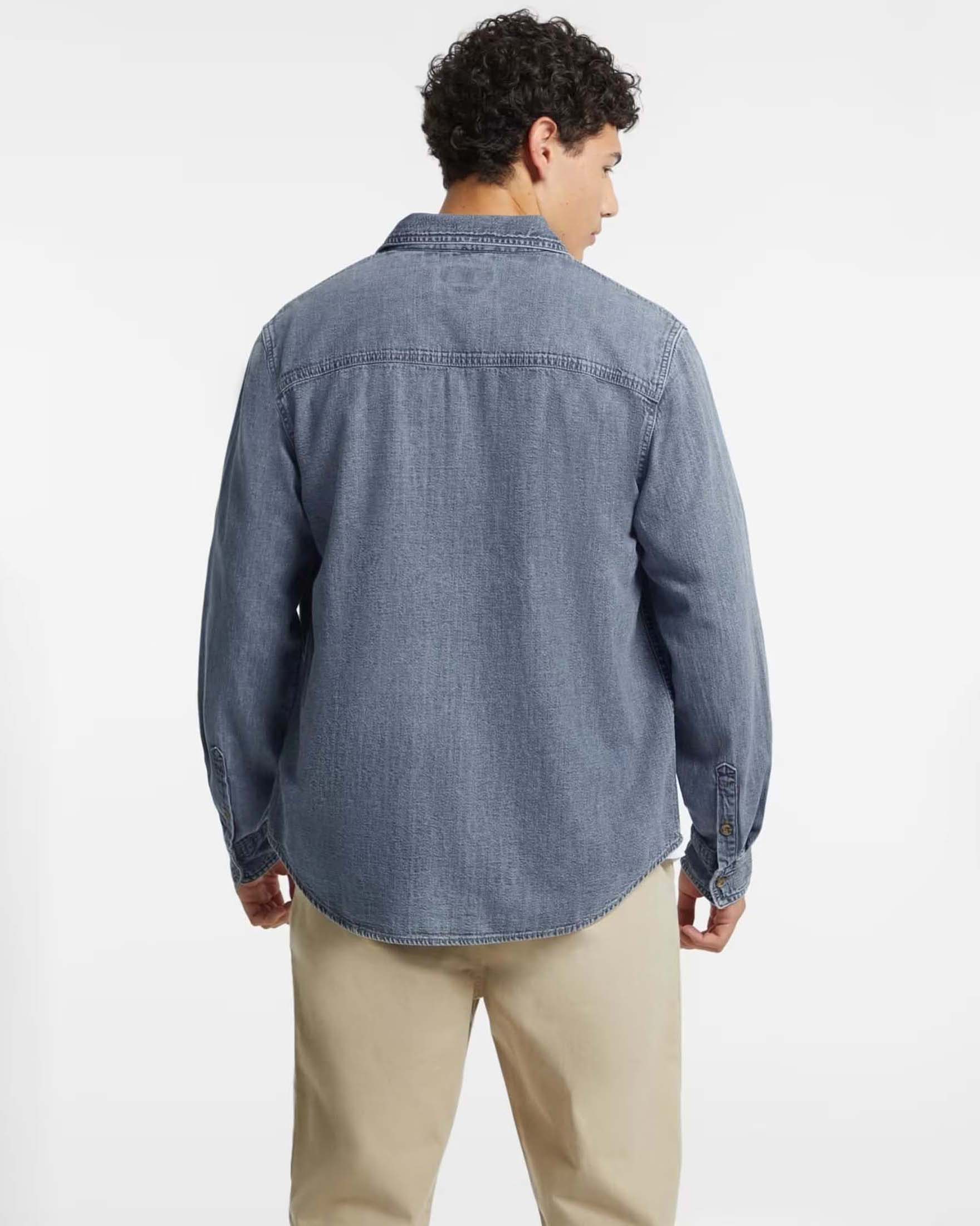 Camicia denim Guess Jeans in misto cotone biologico blu medio con logo patch image