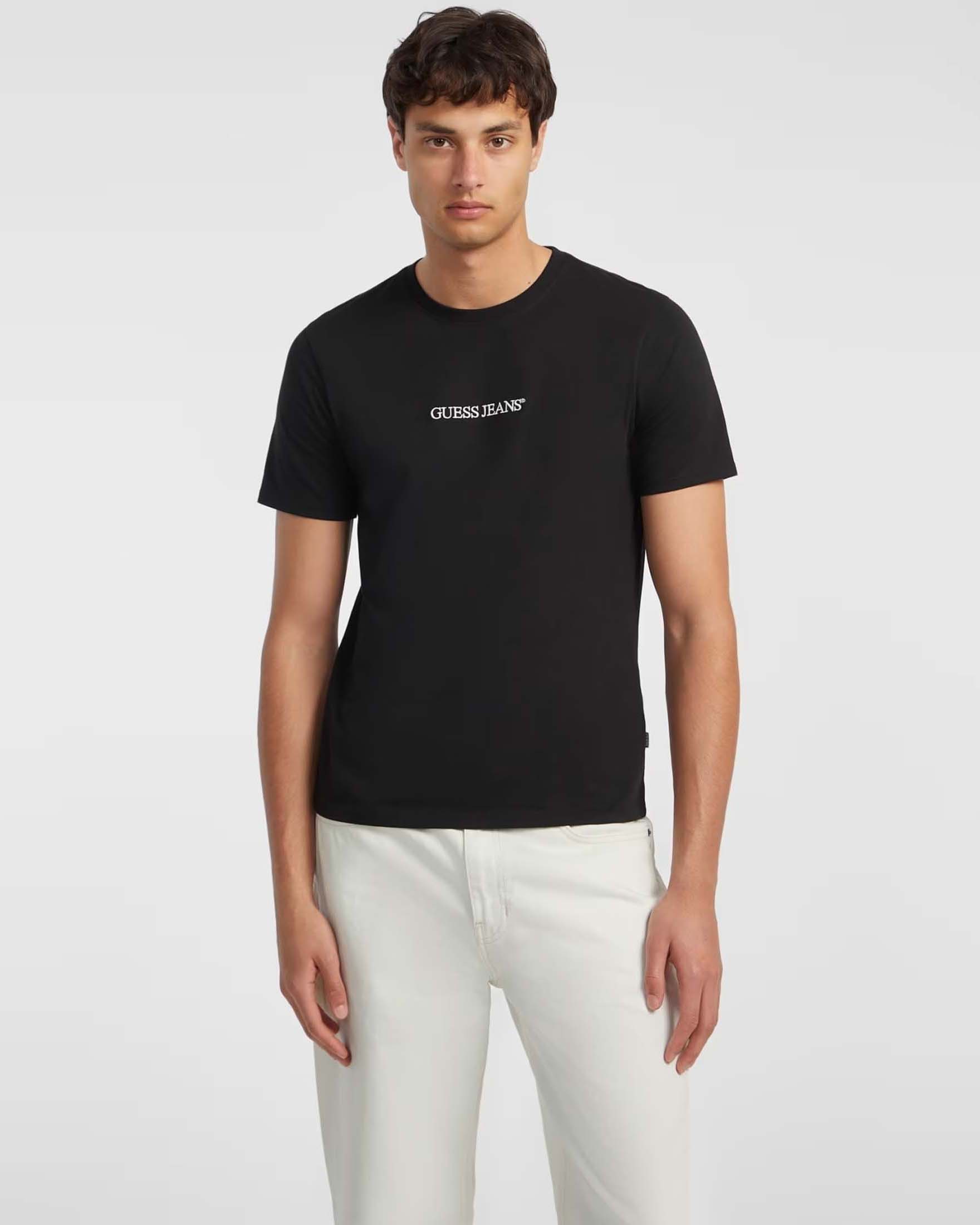 T-shirt Guess Jeans nera in cotone con logo ricamato sul petto image