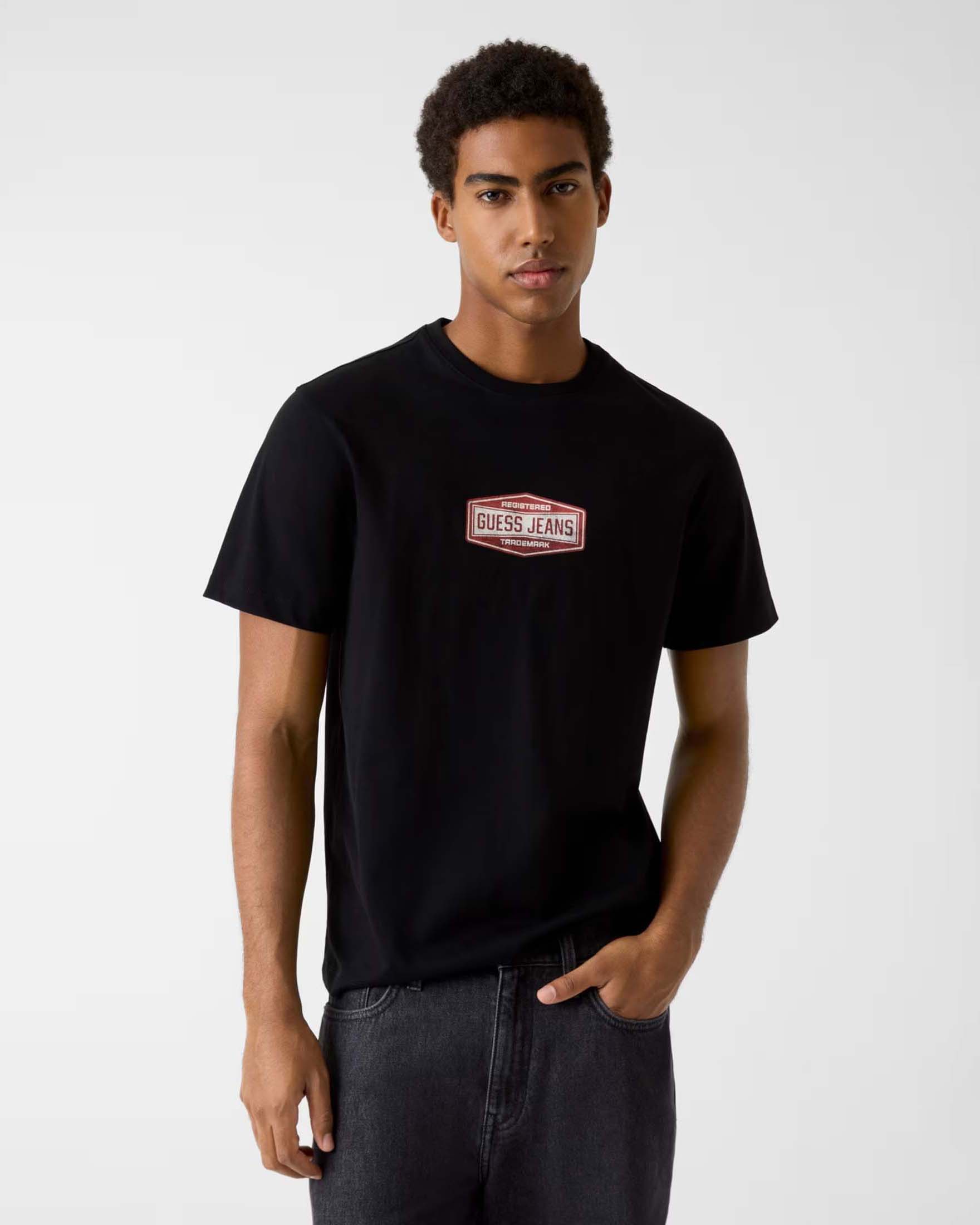 T-shirt Guess Jeans nera in cotone con logo stampato sul petto image