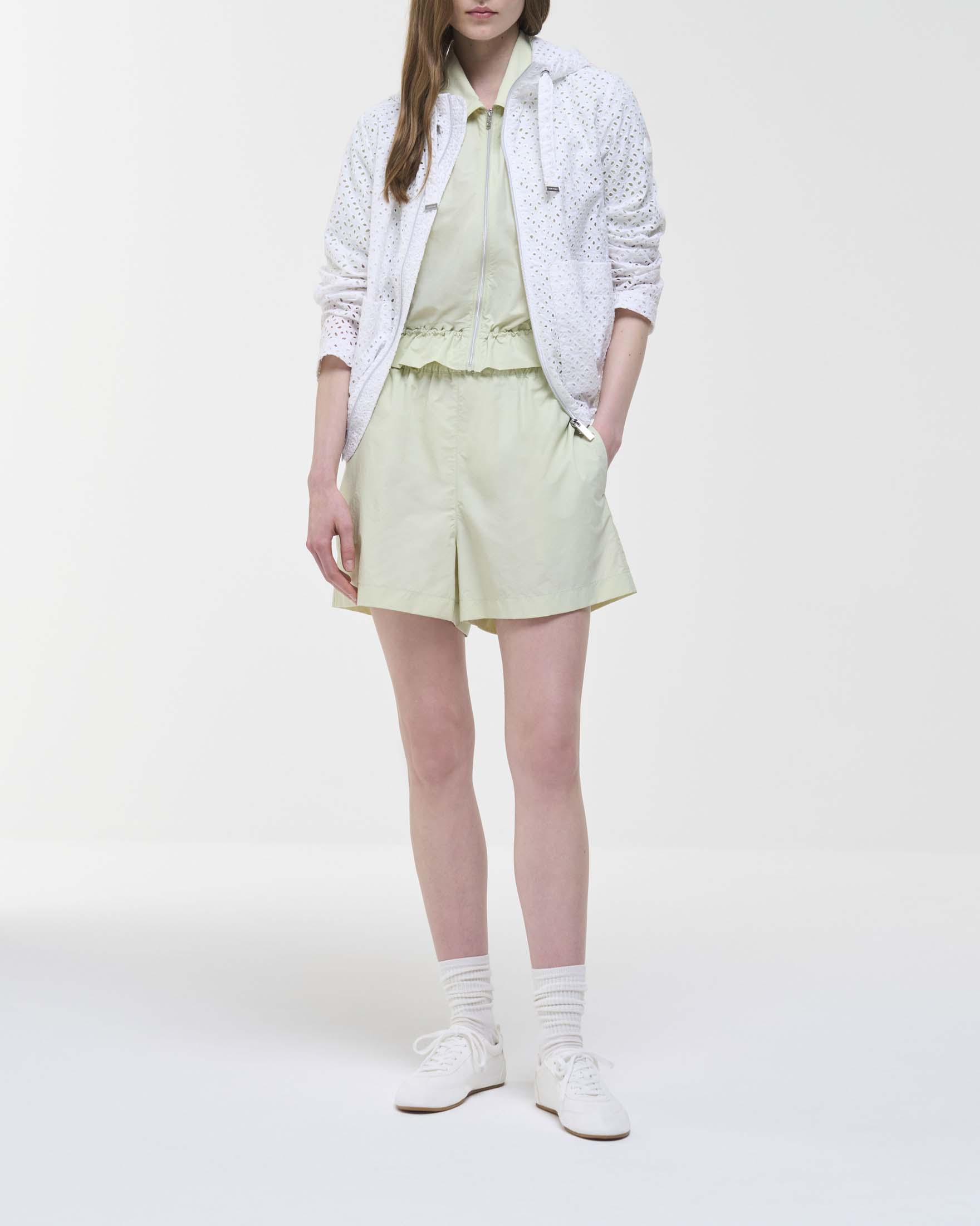 Giacca bianca Colmar Originals in tessuto con motivo sangallo e cappuccio