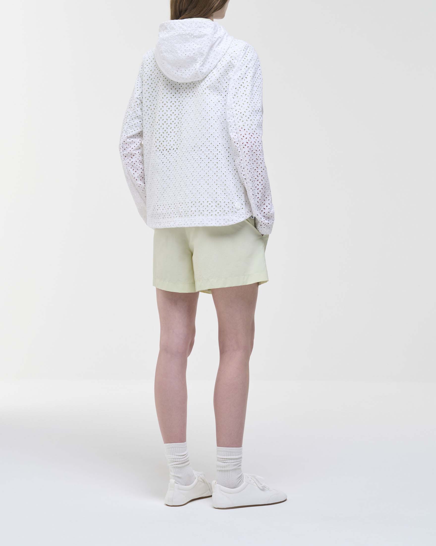 Giacca bianca Colmar Originals in tessuto con motivo sangallo e cappuccio image