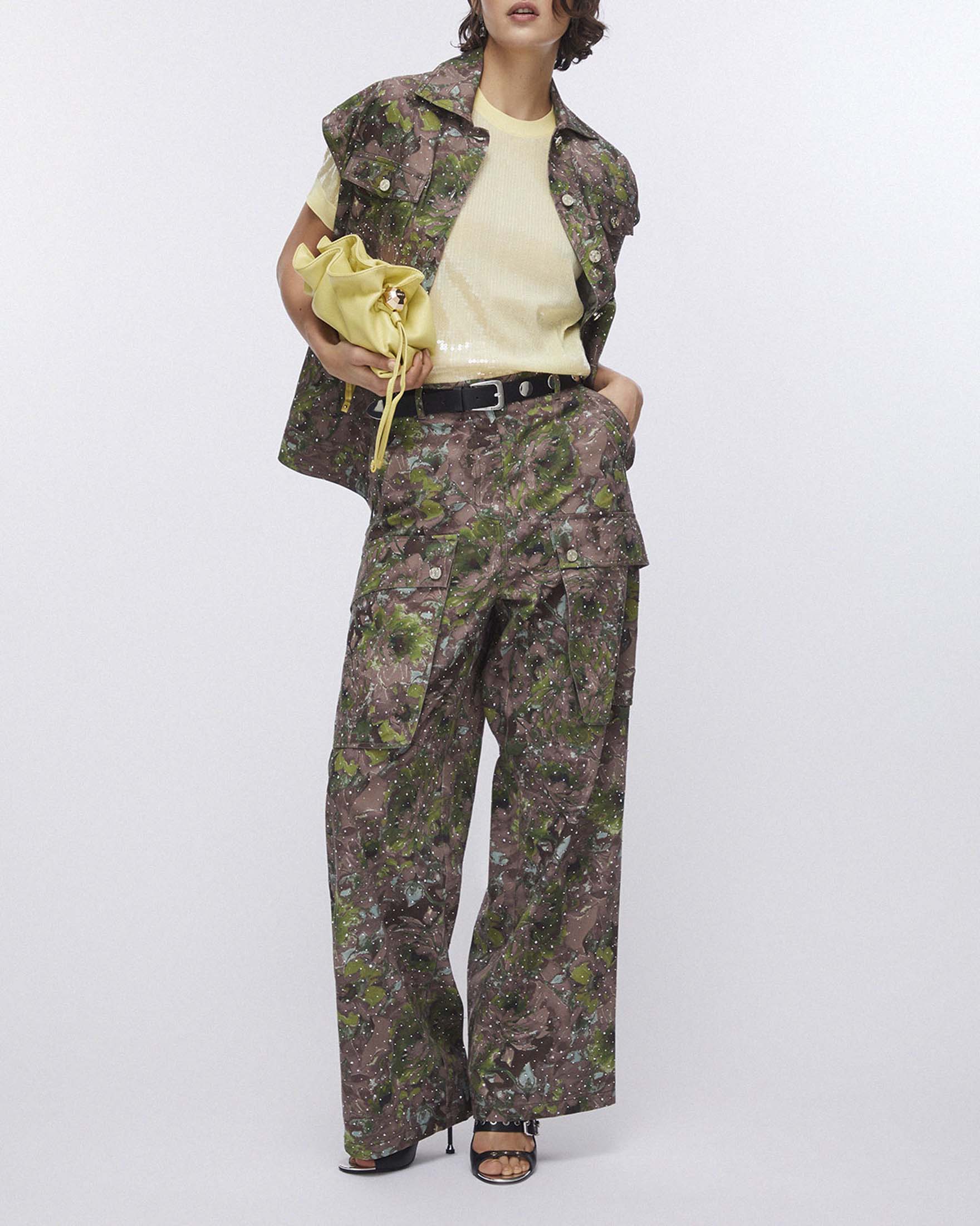 Maglia gialla girocollo Liu Jo a maniche corte con paillettes all-over image