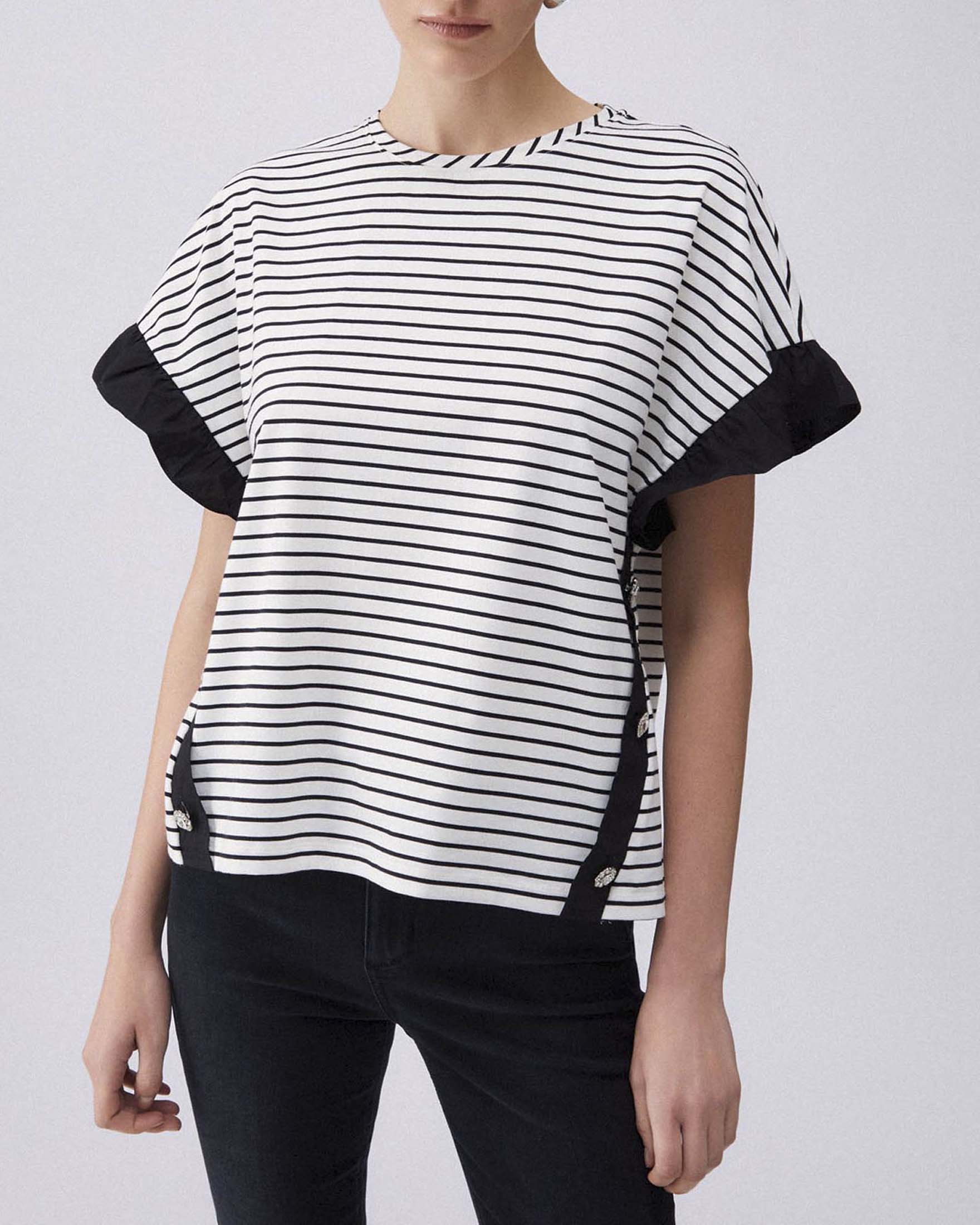 T-shirt Liu Jo a righe bianche e nere in cotone elasticizzato con volant e bottoni gioiello image