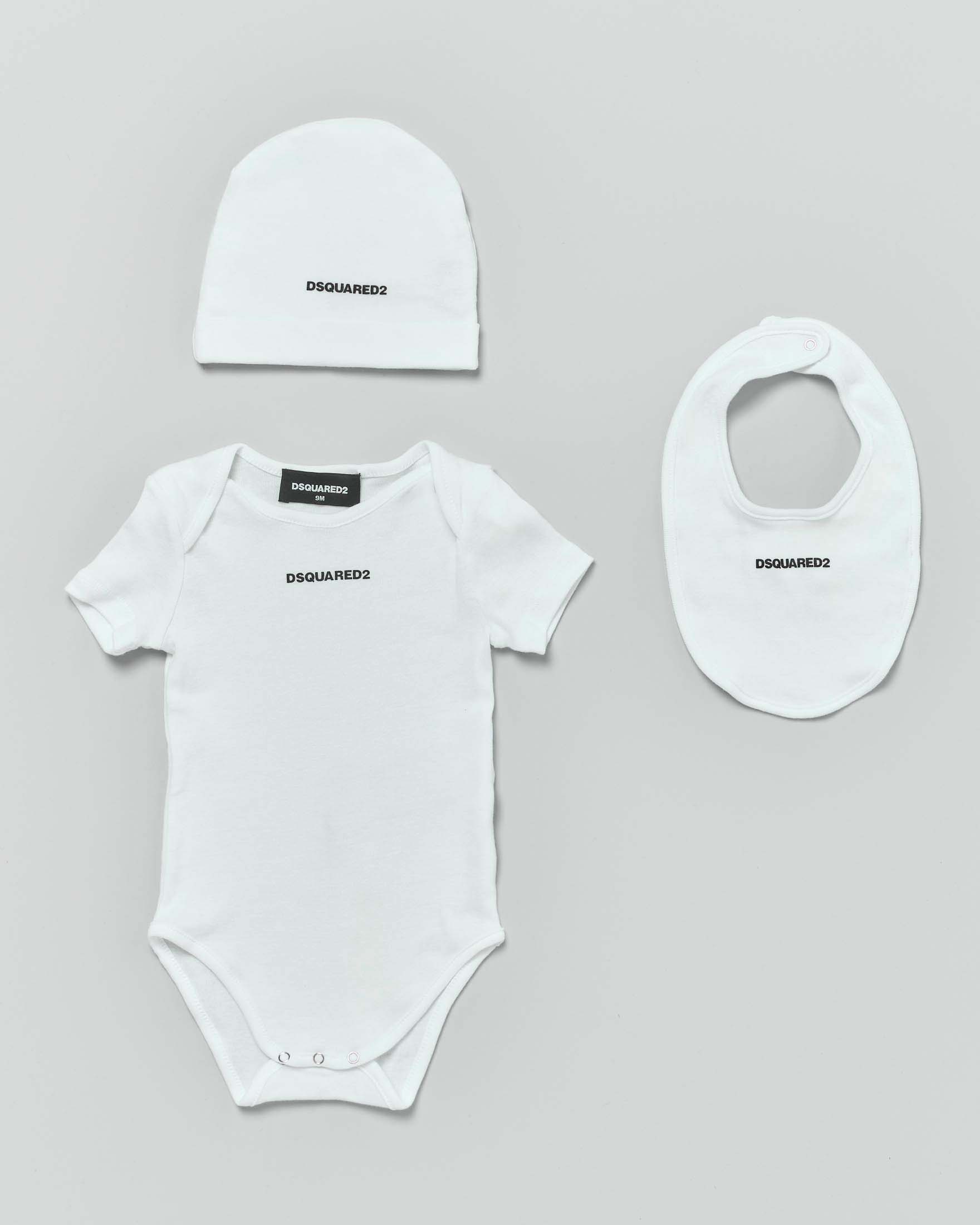 Set tre pezzi Dsquared2 bianco con body bavaglino e berretto