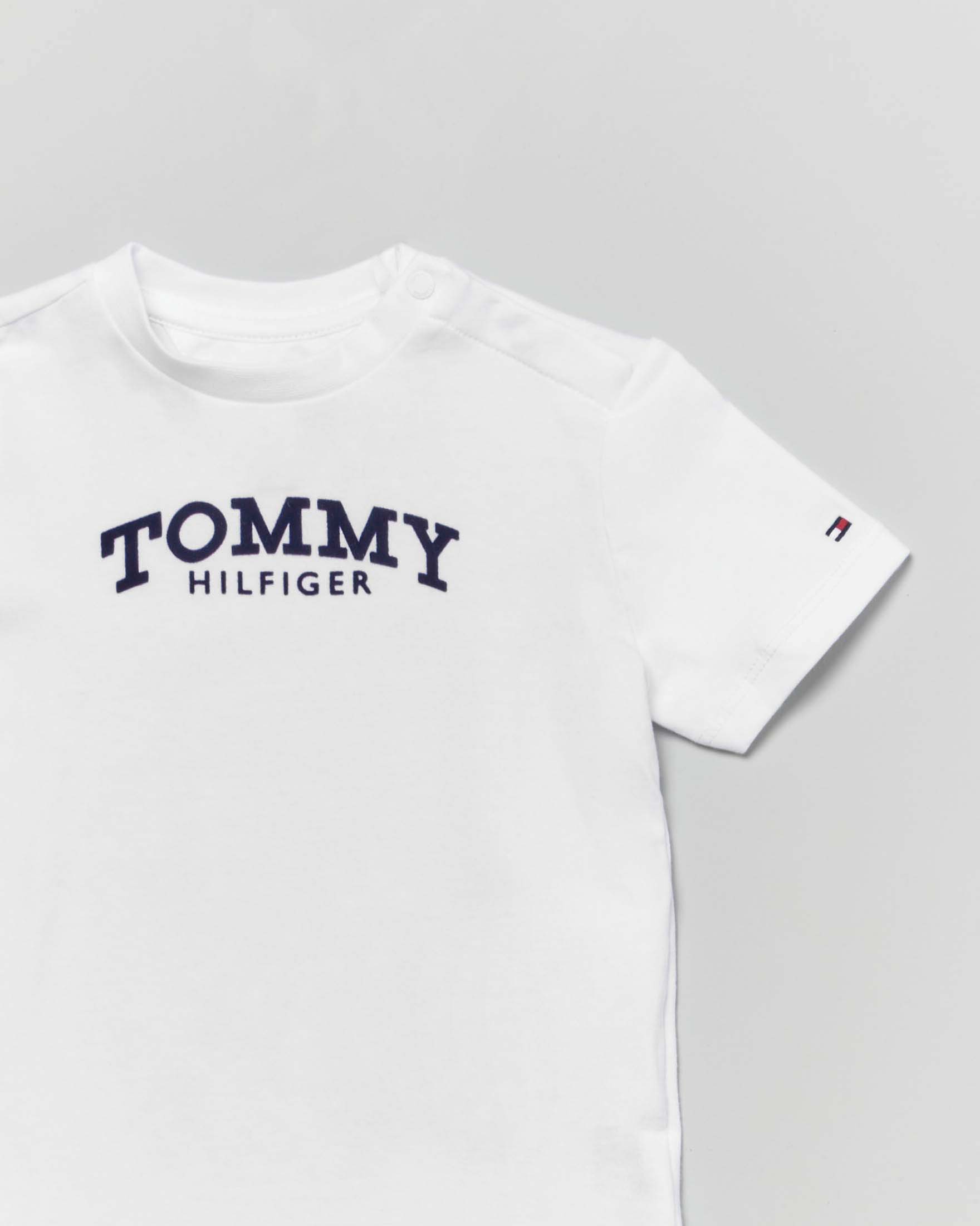 Maglia Tommy Hilfiger bianca in cotone stretch a maniche corte con logo college image