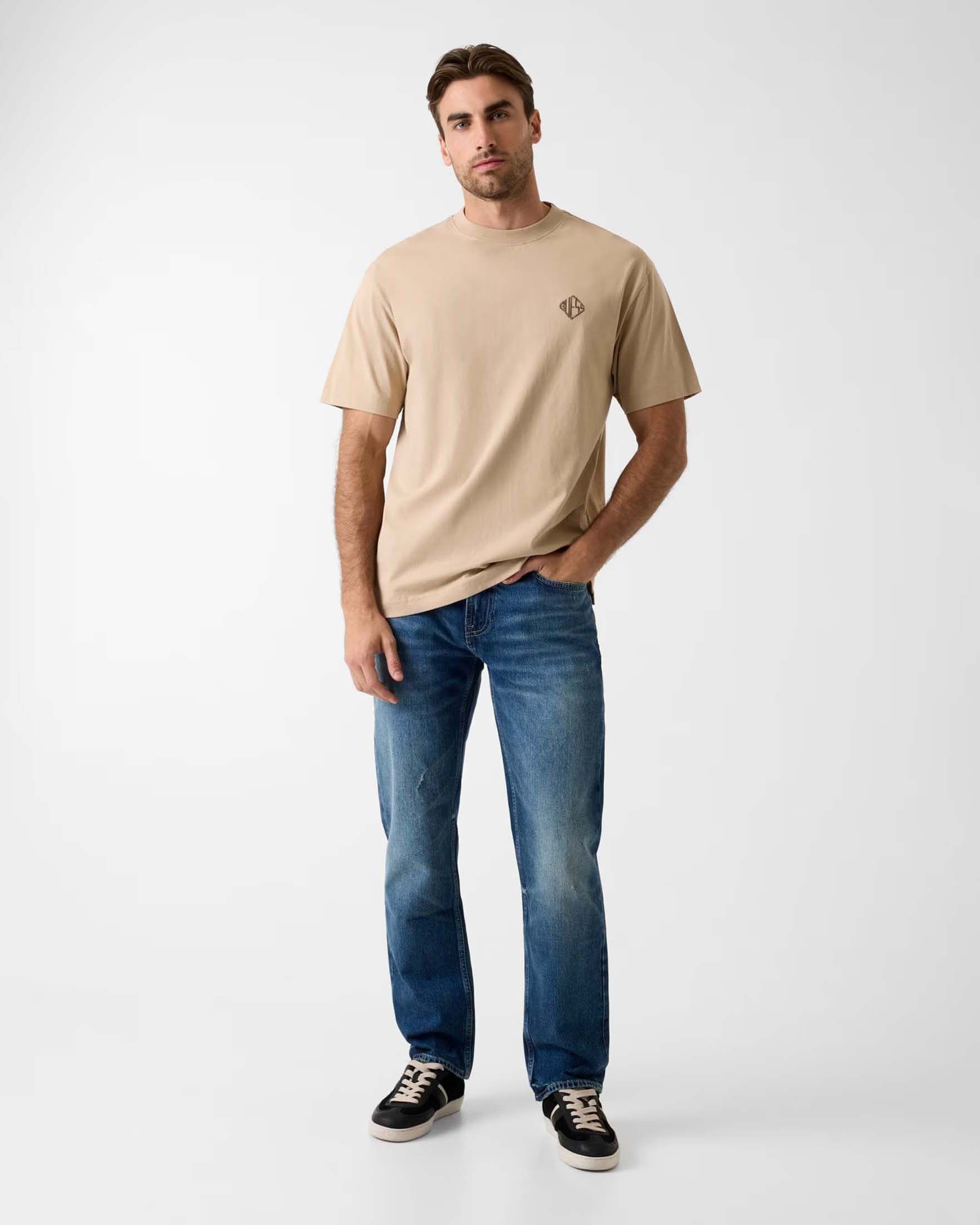 T-shirt color sabbia in cotone con logo piccolo ricamato al petto