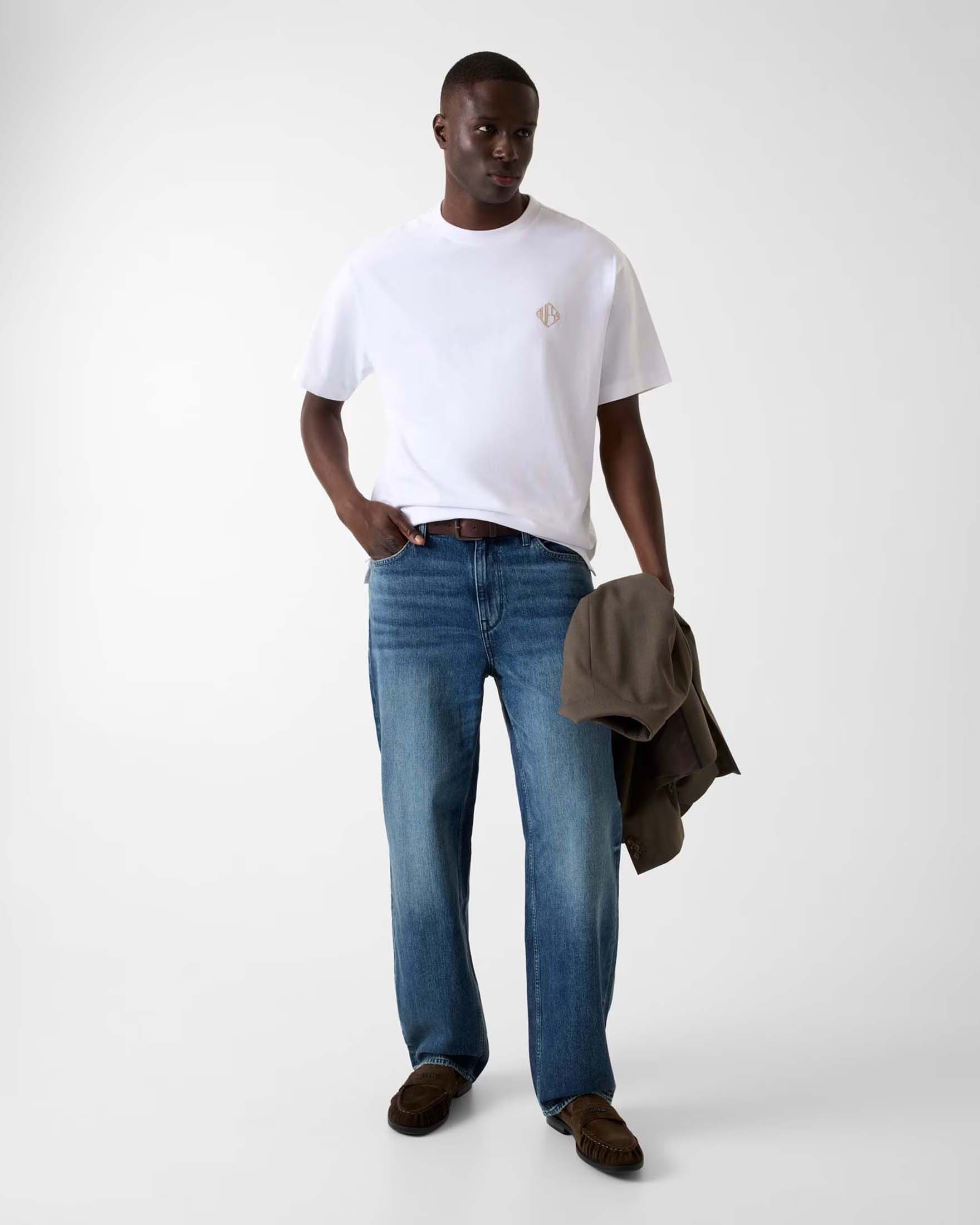 T-shirt Guess bianca in cotone con logo piccolo ricamato al petto