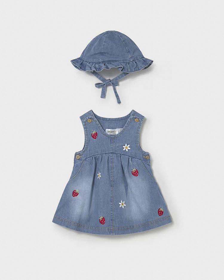 Salopette in denim con fragoline e fiori ricamati
