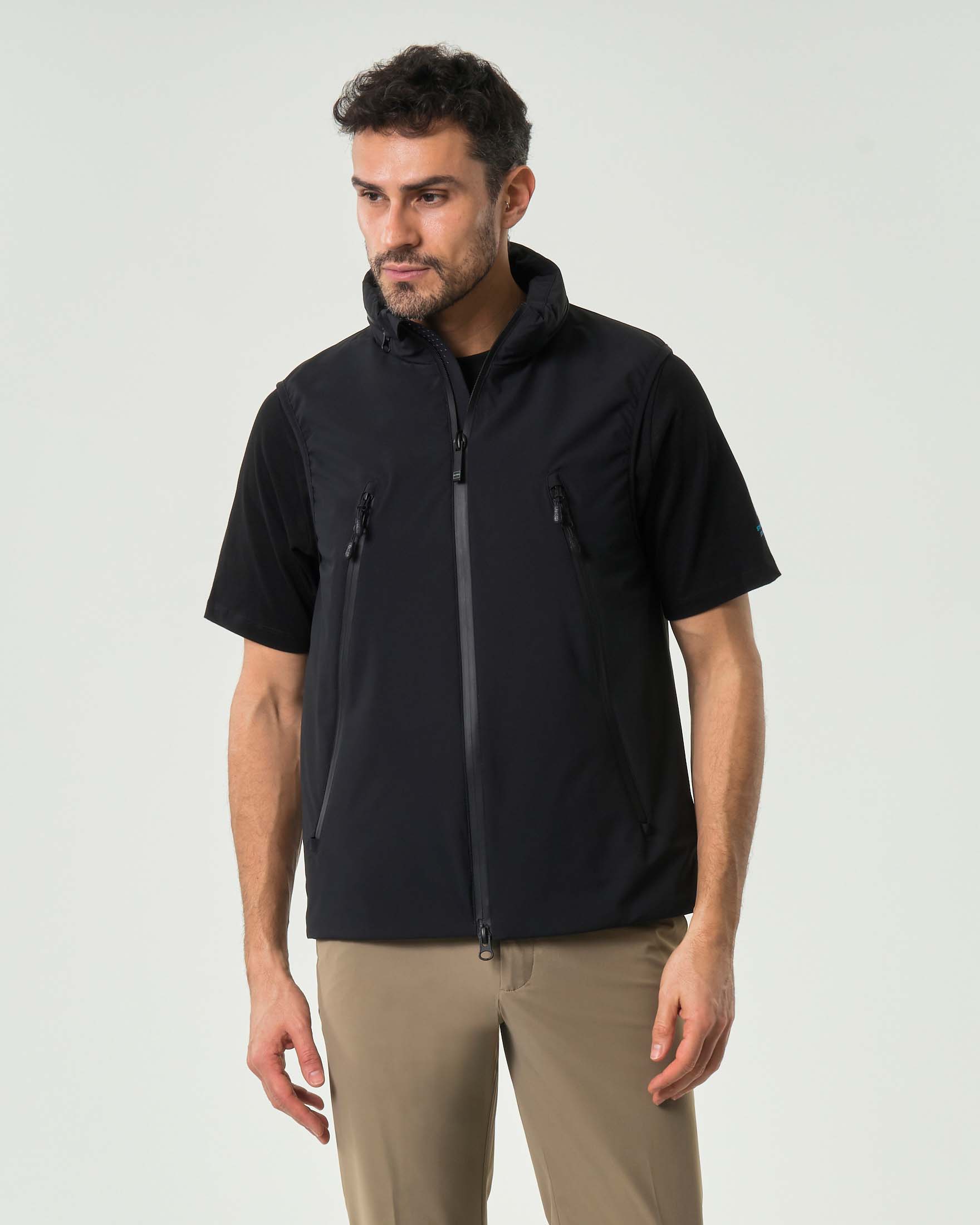 Gilet nero Vesty in tessuto tecnico impermeabile con cappuccio estraibile