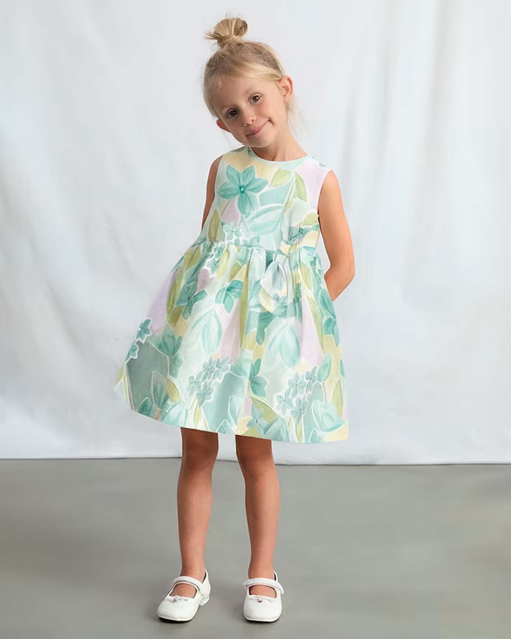 Abito verde acqua in lino blend con motivi floreali