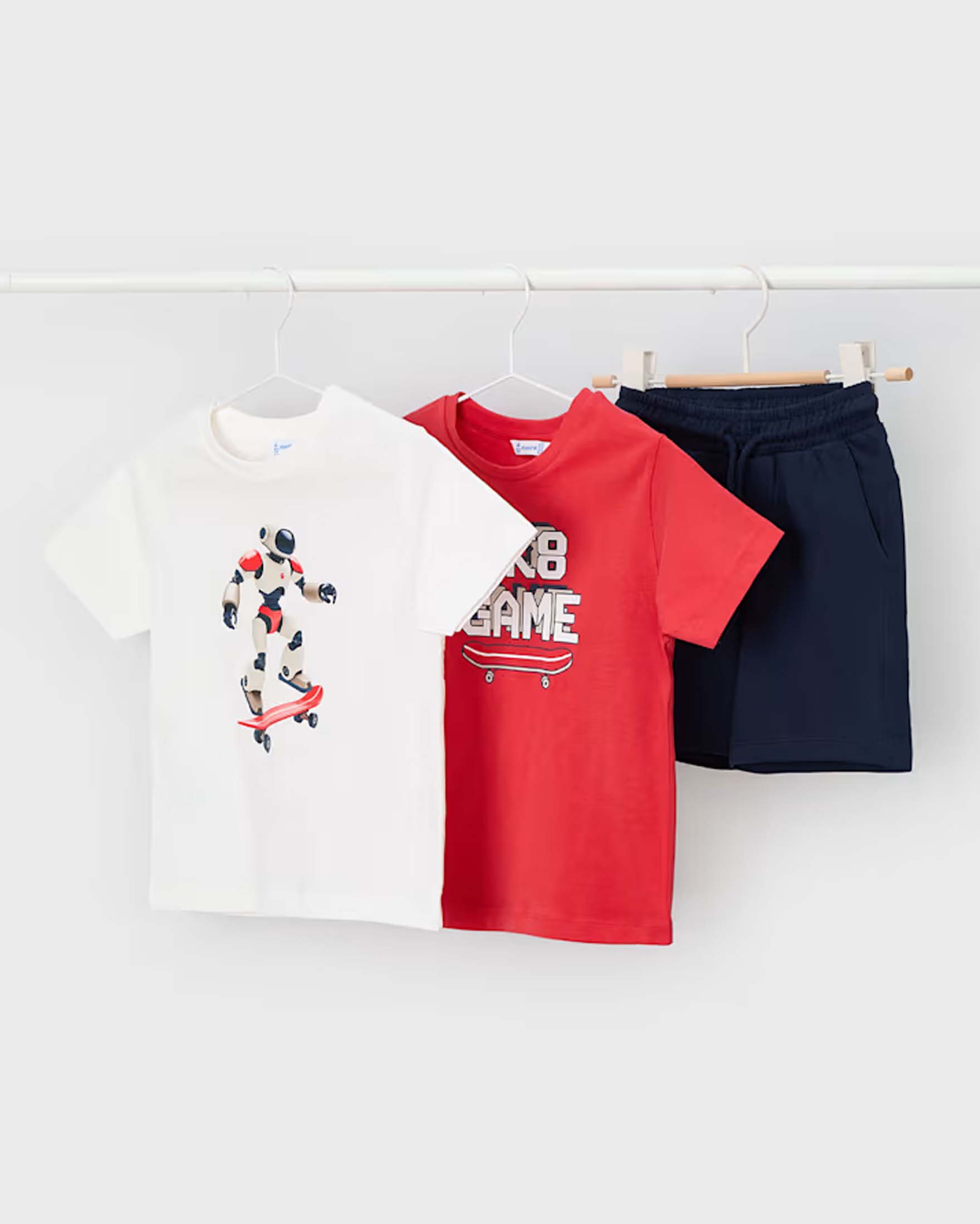 Completo Mayoral bianco in cotone con T-shirt e stampa