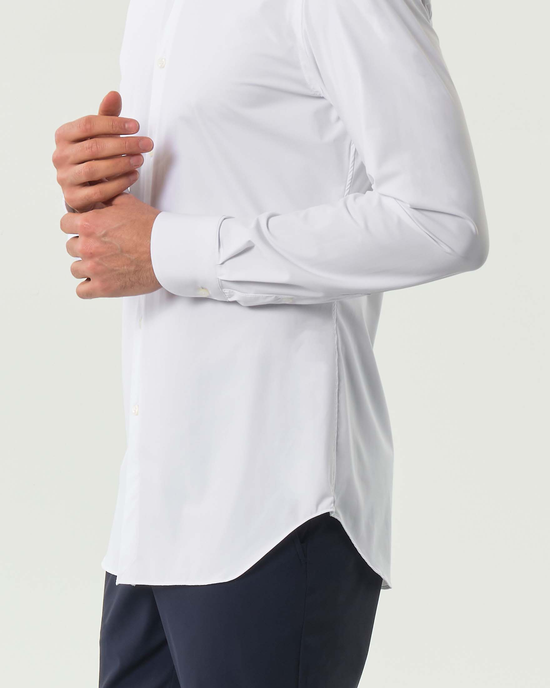 Camicia Xacus bianca tinta unita in tessuto tecnico active tailor fit image