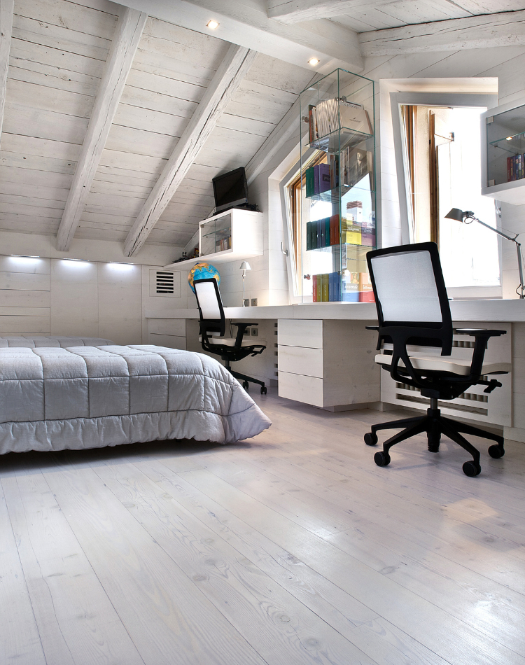 camera in larice sbiancato