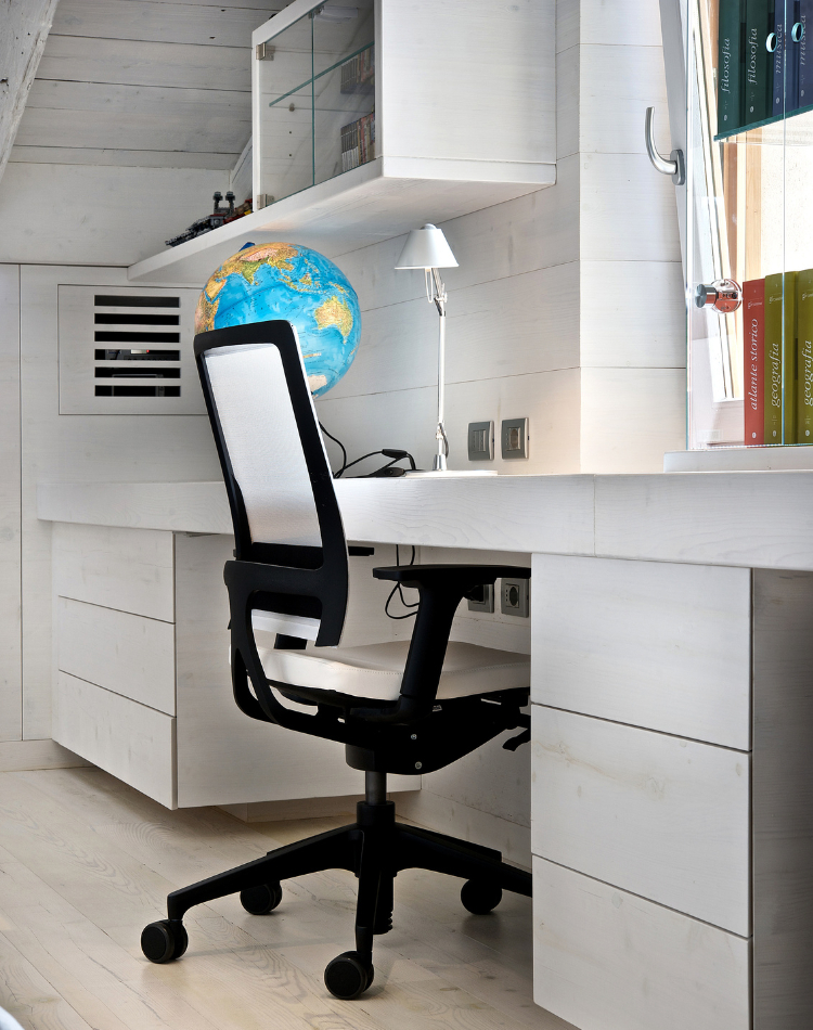 scrivania in legno su misura