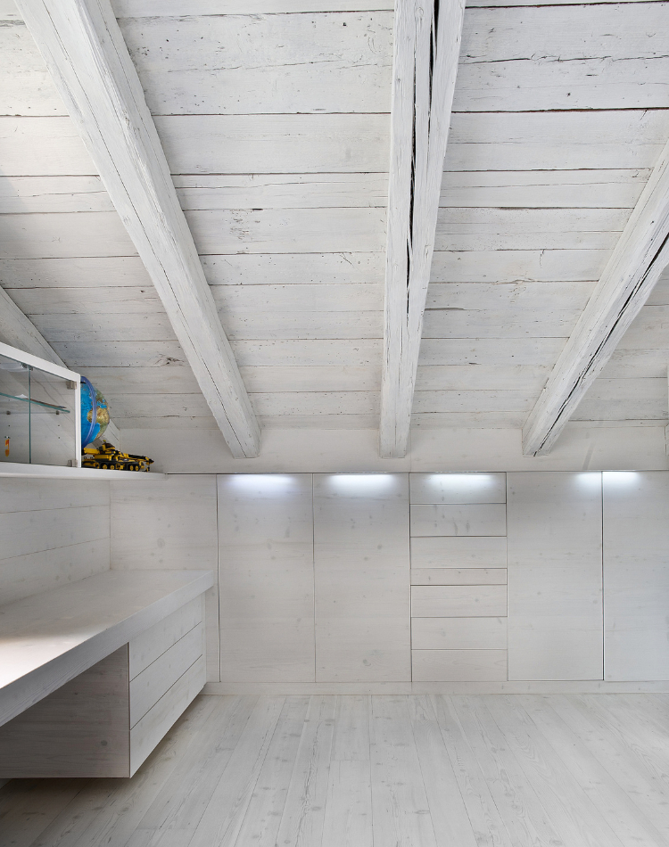 soffitto e travi in legno larice antico