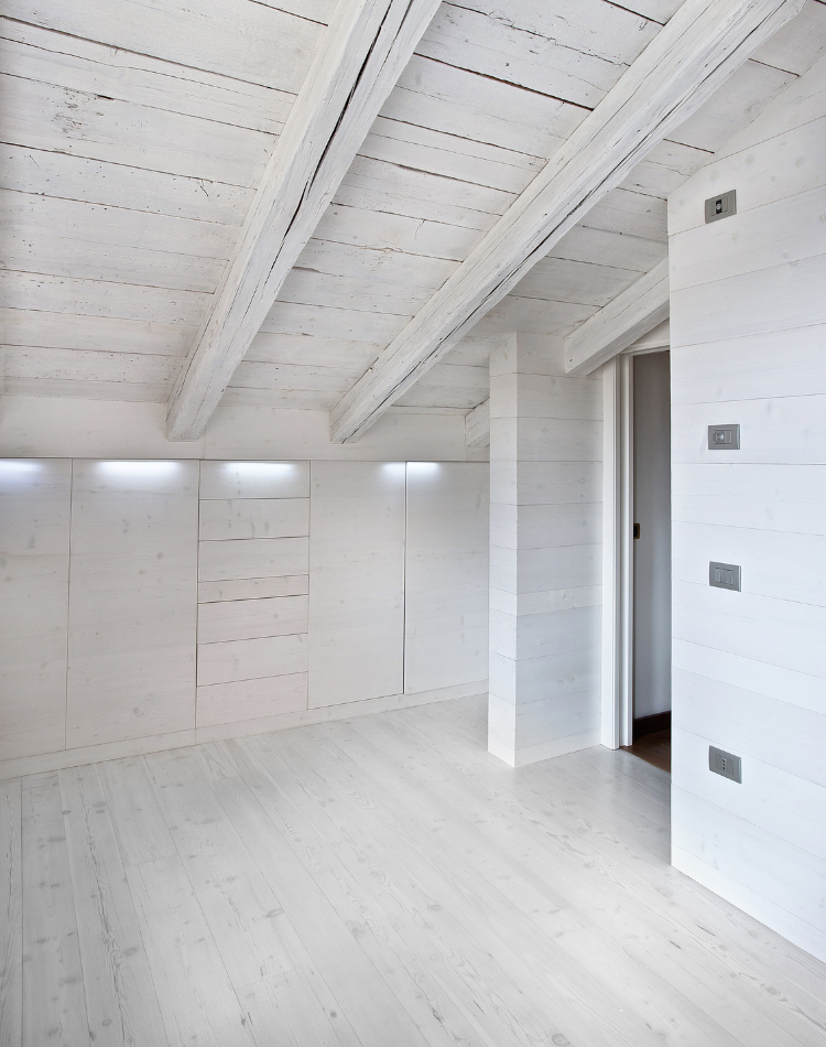 mansarda in legno larice antico