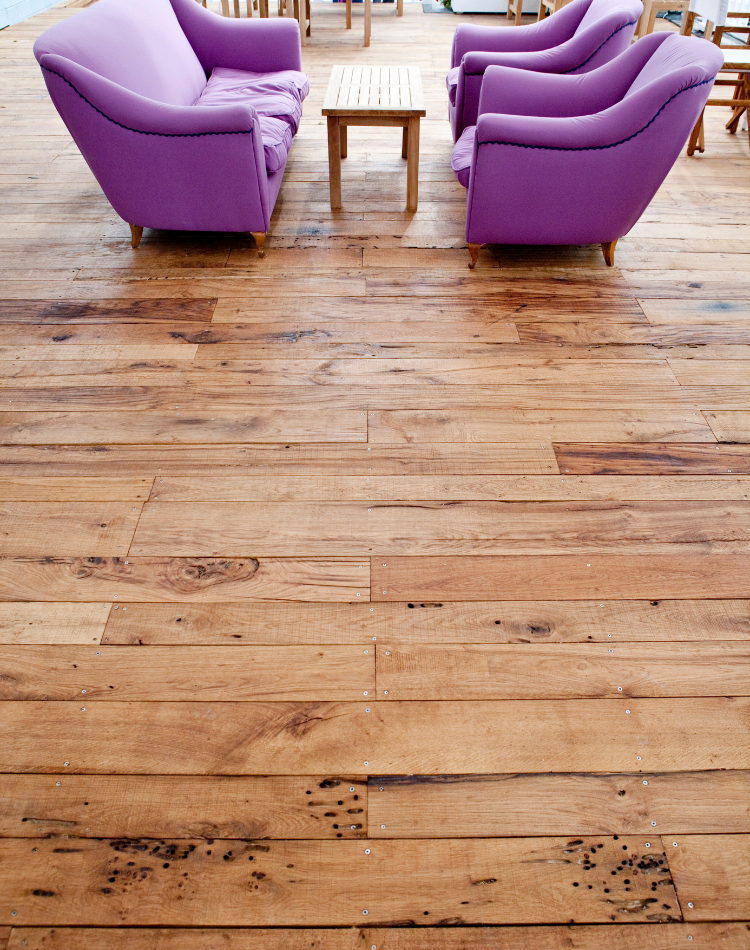 decking esterno in legno inchiodato resistente all'acqua