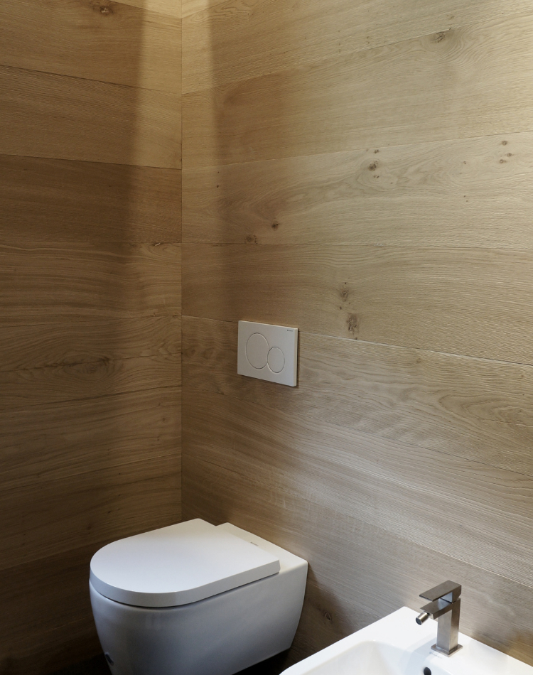 pareti bagno in legno di rovere