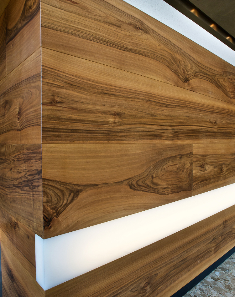 bancone bar in legno su misura