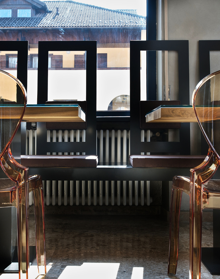 mobili bar su misura in legno noce antico